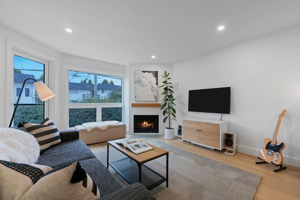 203 607 8TH AVENUE, R3143857, BC,
