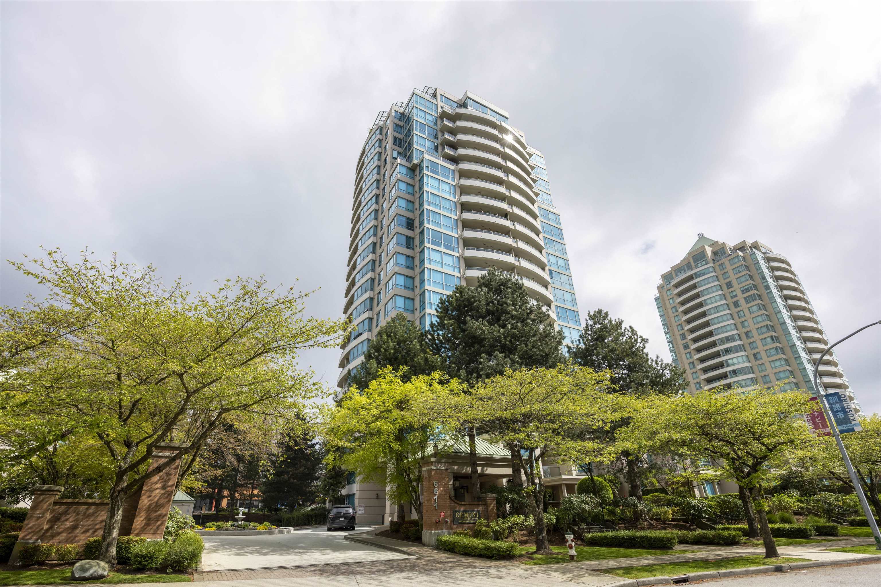 501 6611 SOUTHOAKS CRESCENT, R3143866, BC,