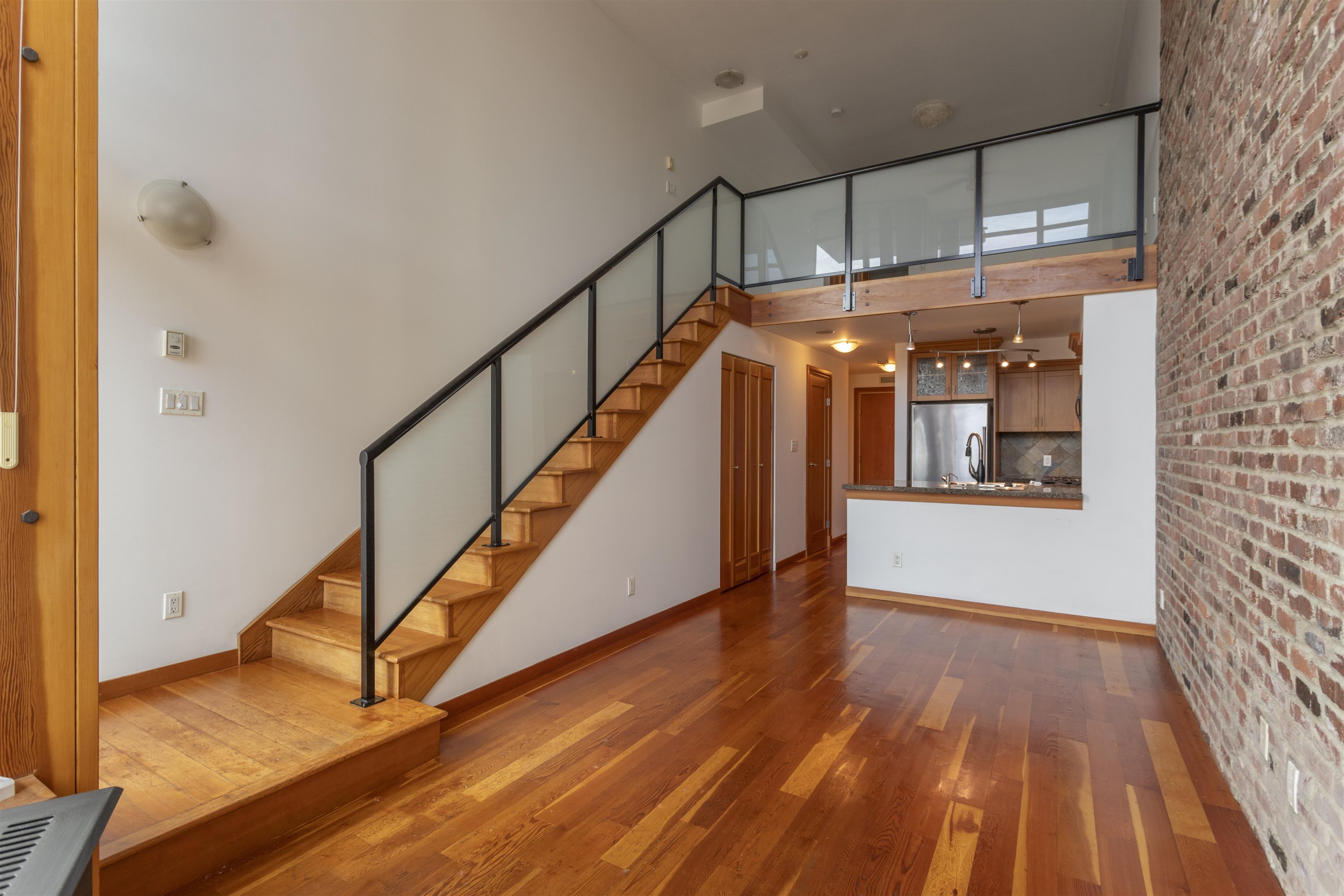 217 10 RENAISSANCE SQUARE, R3143895, BC,
