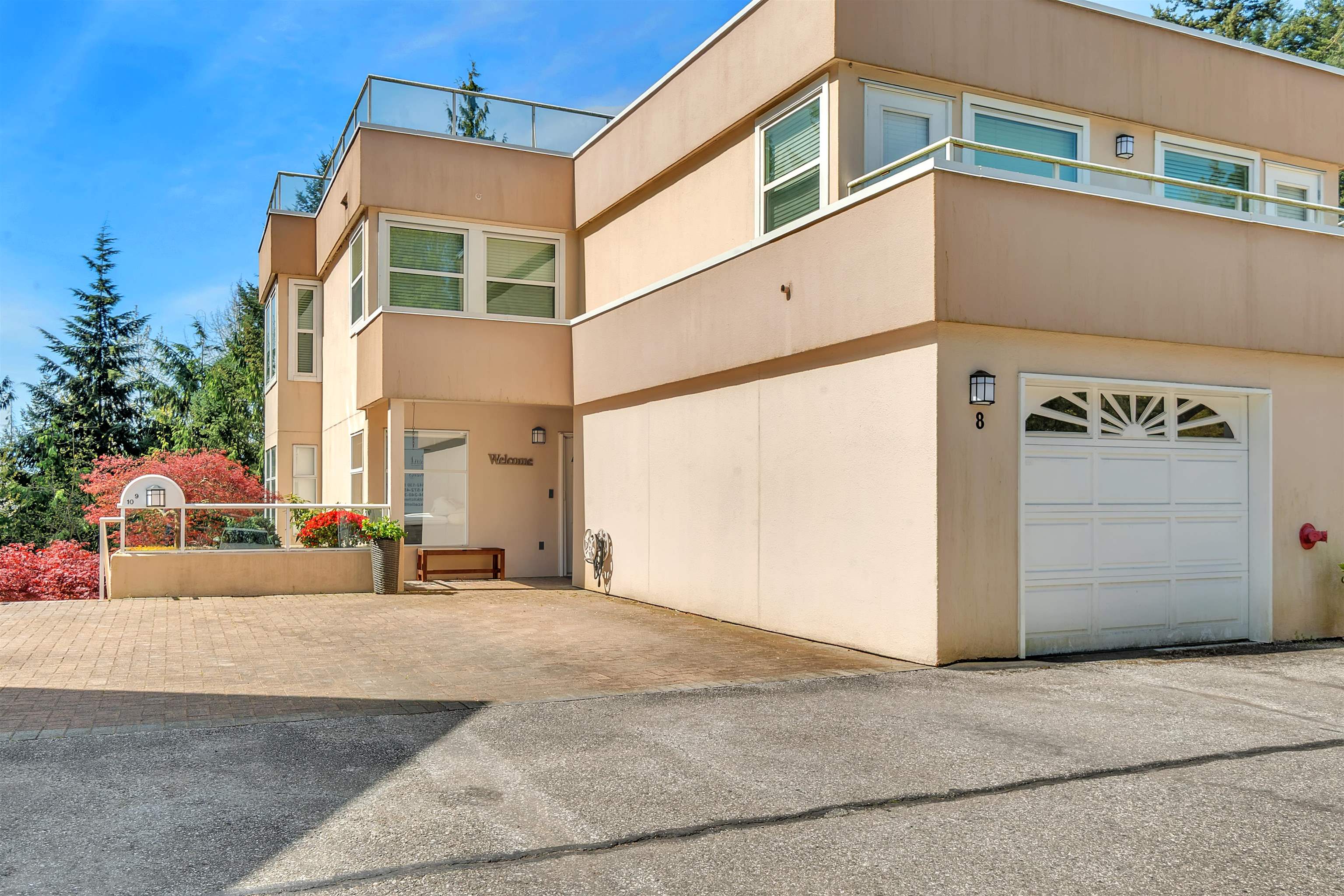 8 2425 EDGEMONT BOULEVARD, R3144097, BC,