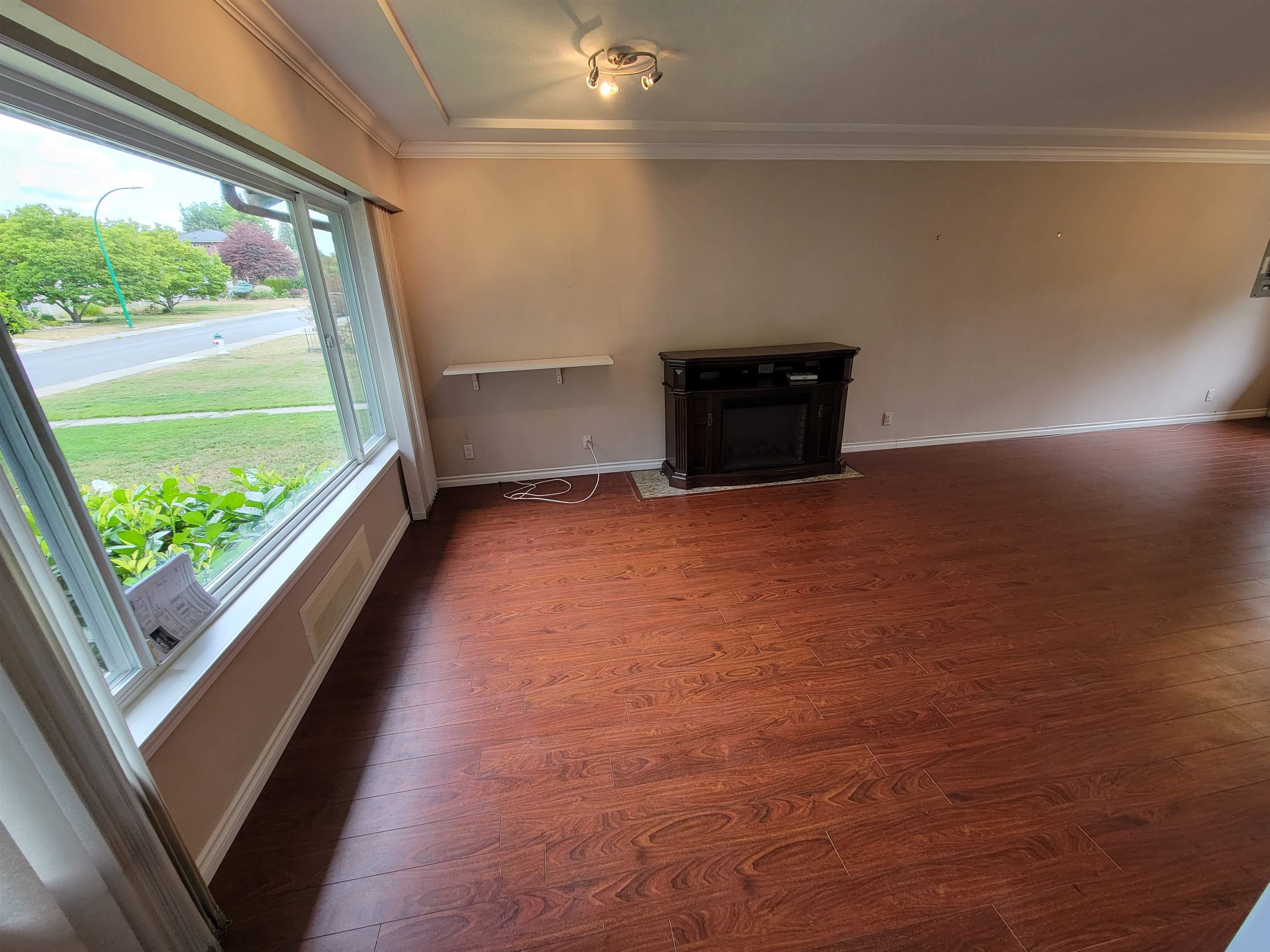 8374 11TH AVENUE, Burnaby BC V3N 2P4, R3144122, BC,