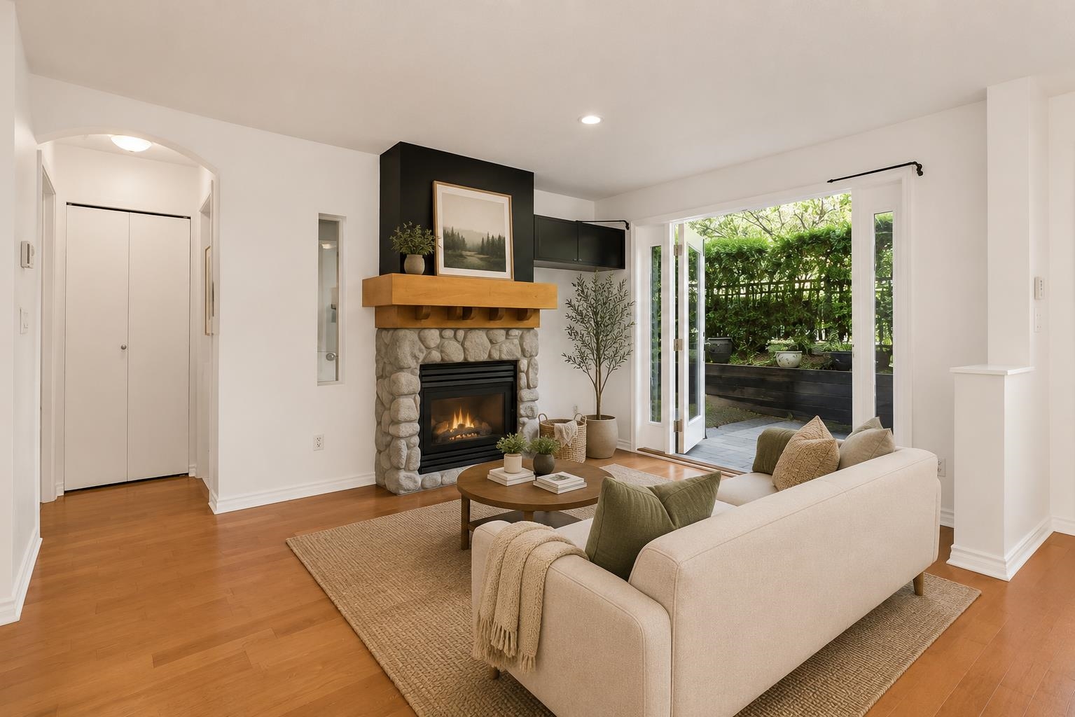 993 LYNN VALLEY ROAD, North Vancouver BC V7J 1Z6, R3144129, BC,