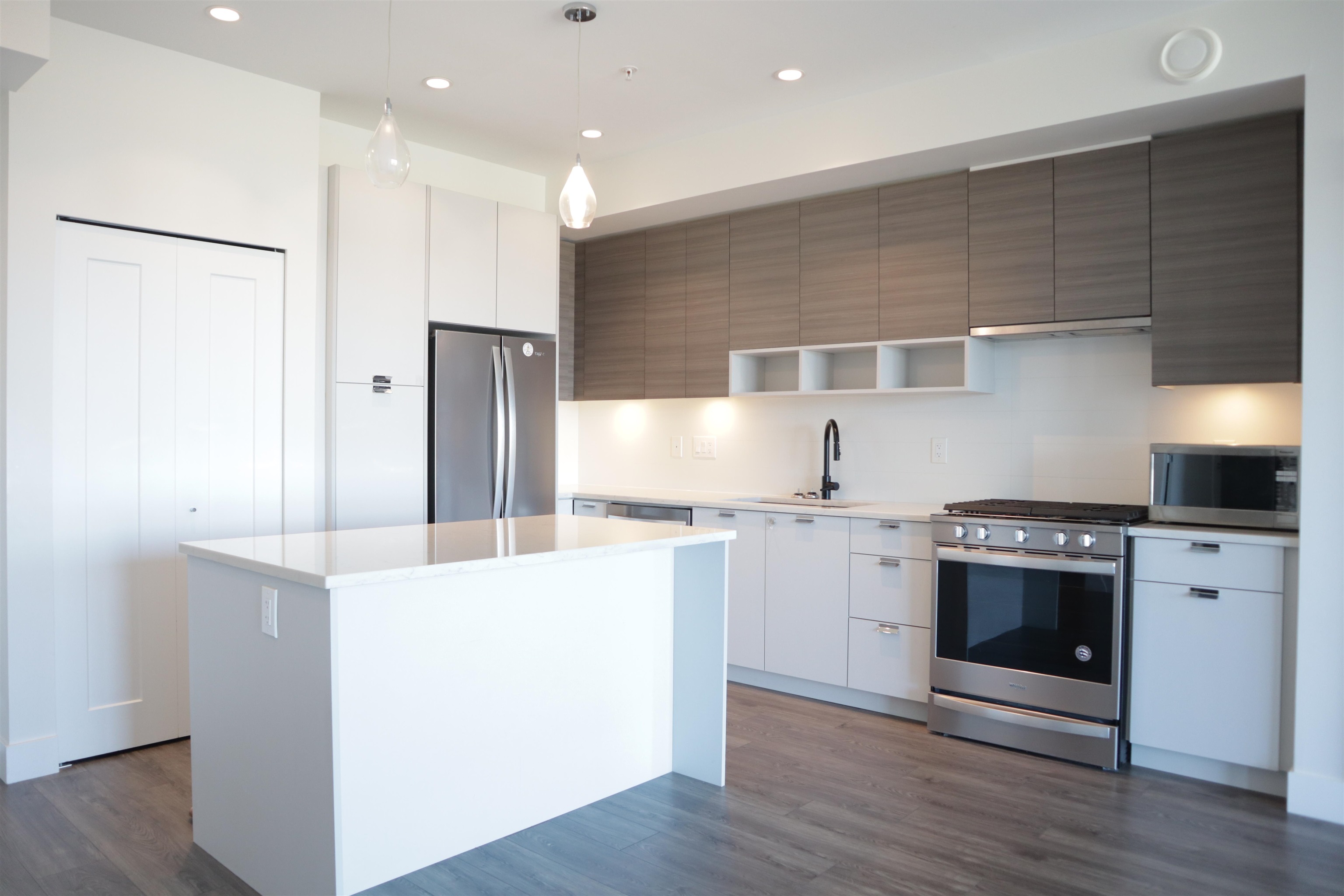 A327 20727 WILLOUGHBY TOWN CENTRE DRIVE, R3144689, BC,