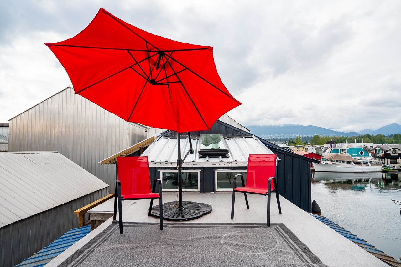 A24 415 ESPLANADE, R3144810, BC,
