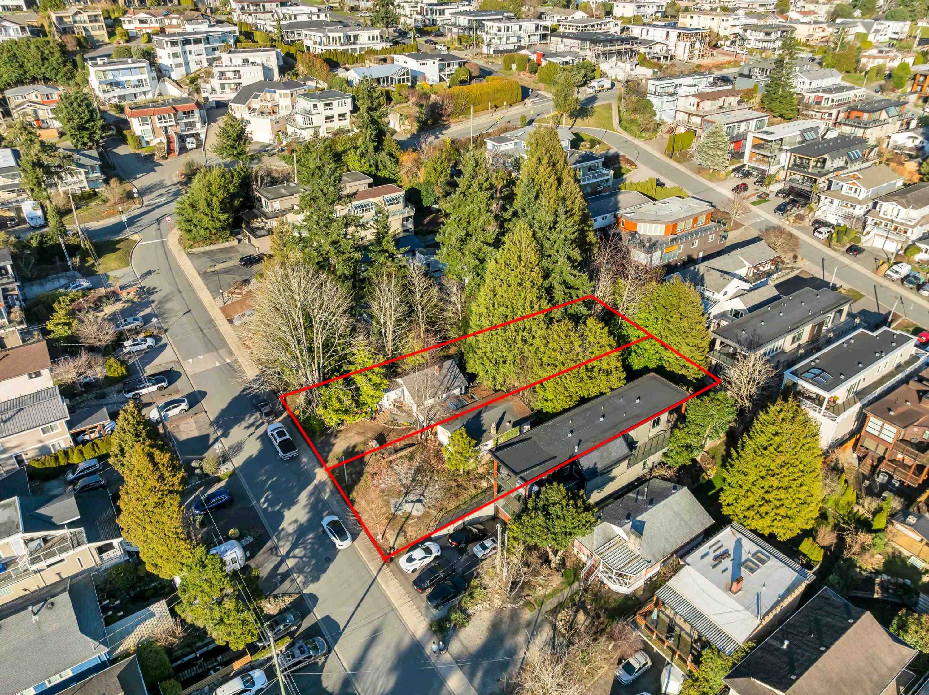 MLS® listing #R3144989 for sale located at 962 MAPLE STREET, White Rock BC V4B 4M5