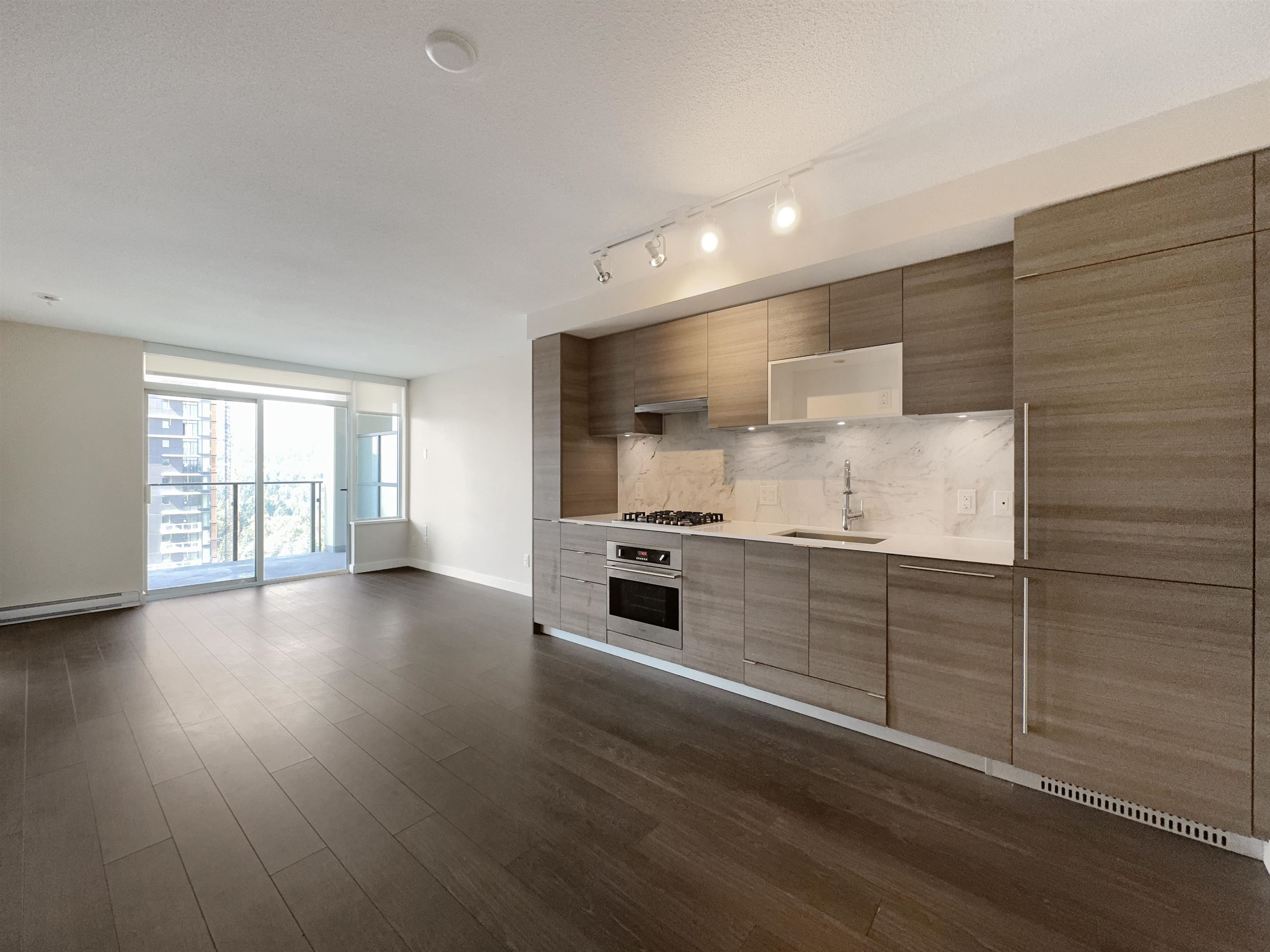 22xx 602 COMO LAKE, R3145339, BC,