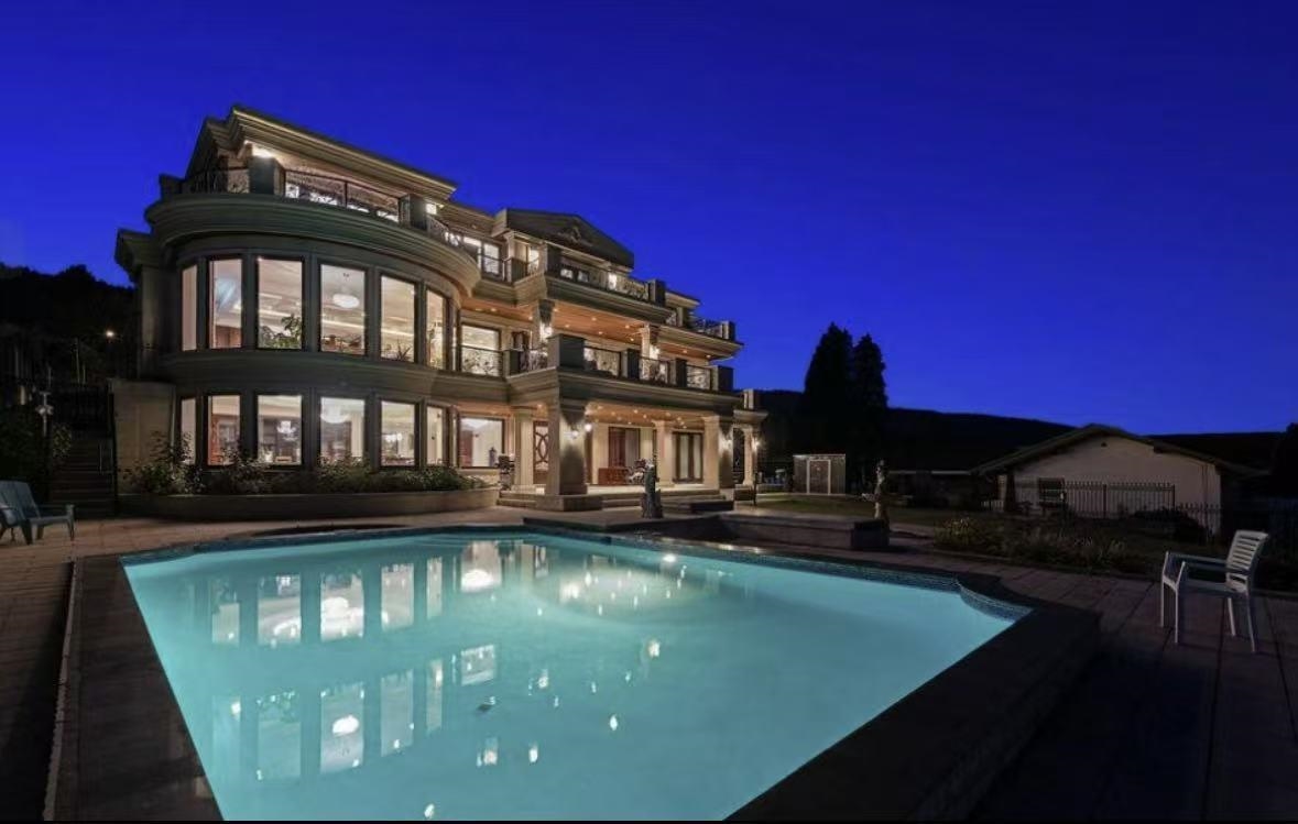 Main and Above 1327 CHARTWELL DR, R3145348, BC,