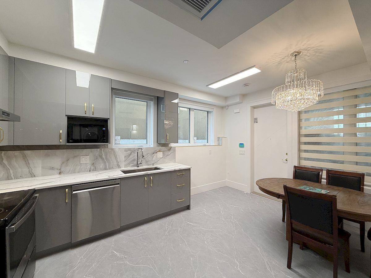 10XX E  E 62ND AVENUE, Vancouver BC V5X 2H1, R3145354, BC,