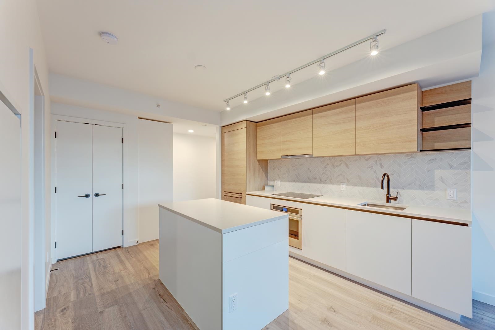 4xx 10448 UNIVERSITY DRIVE, R3145399, BC,