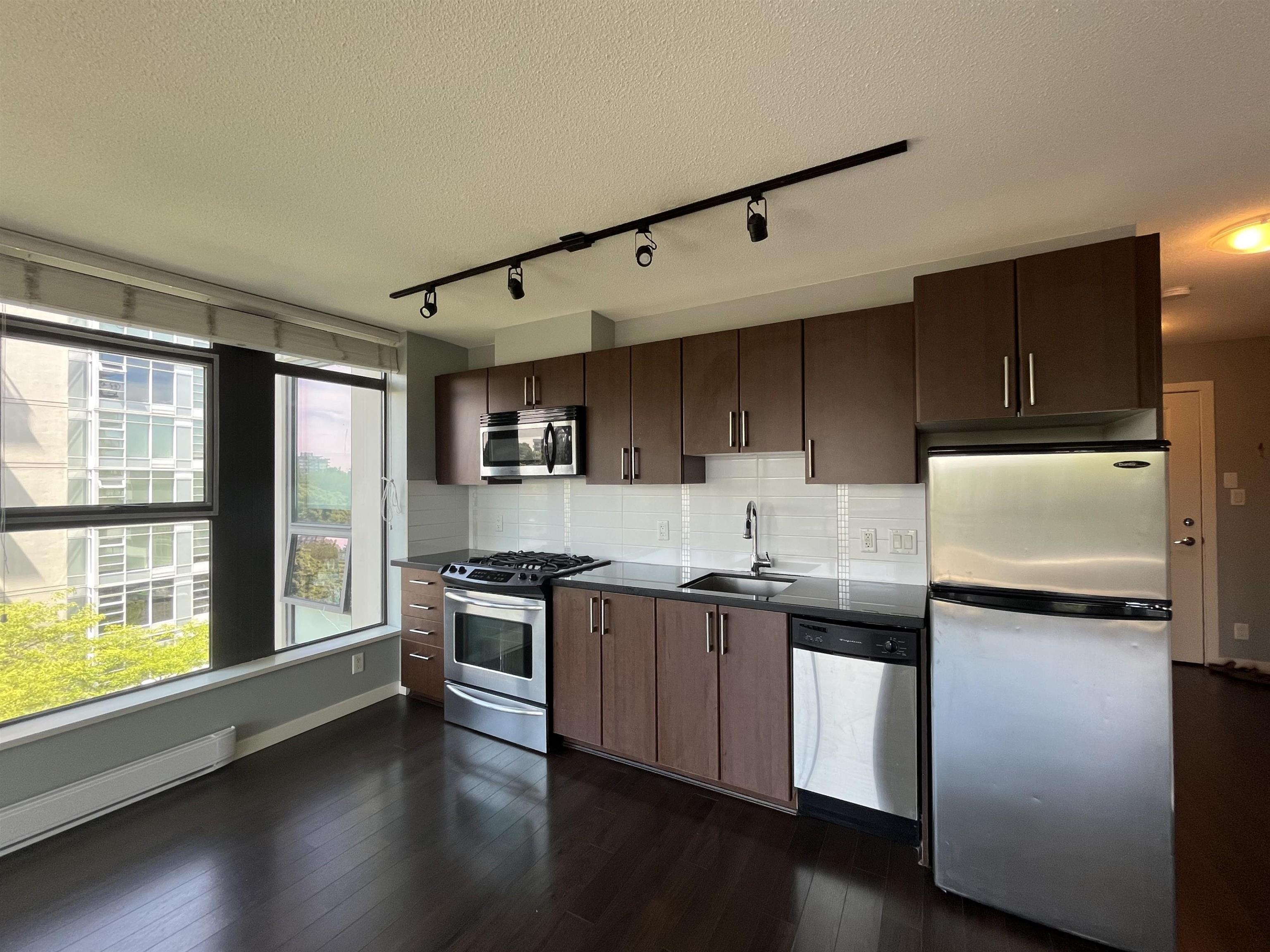 803 1068 BROADWAY, R3145727, BC,