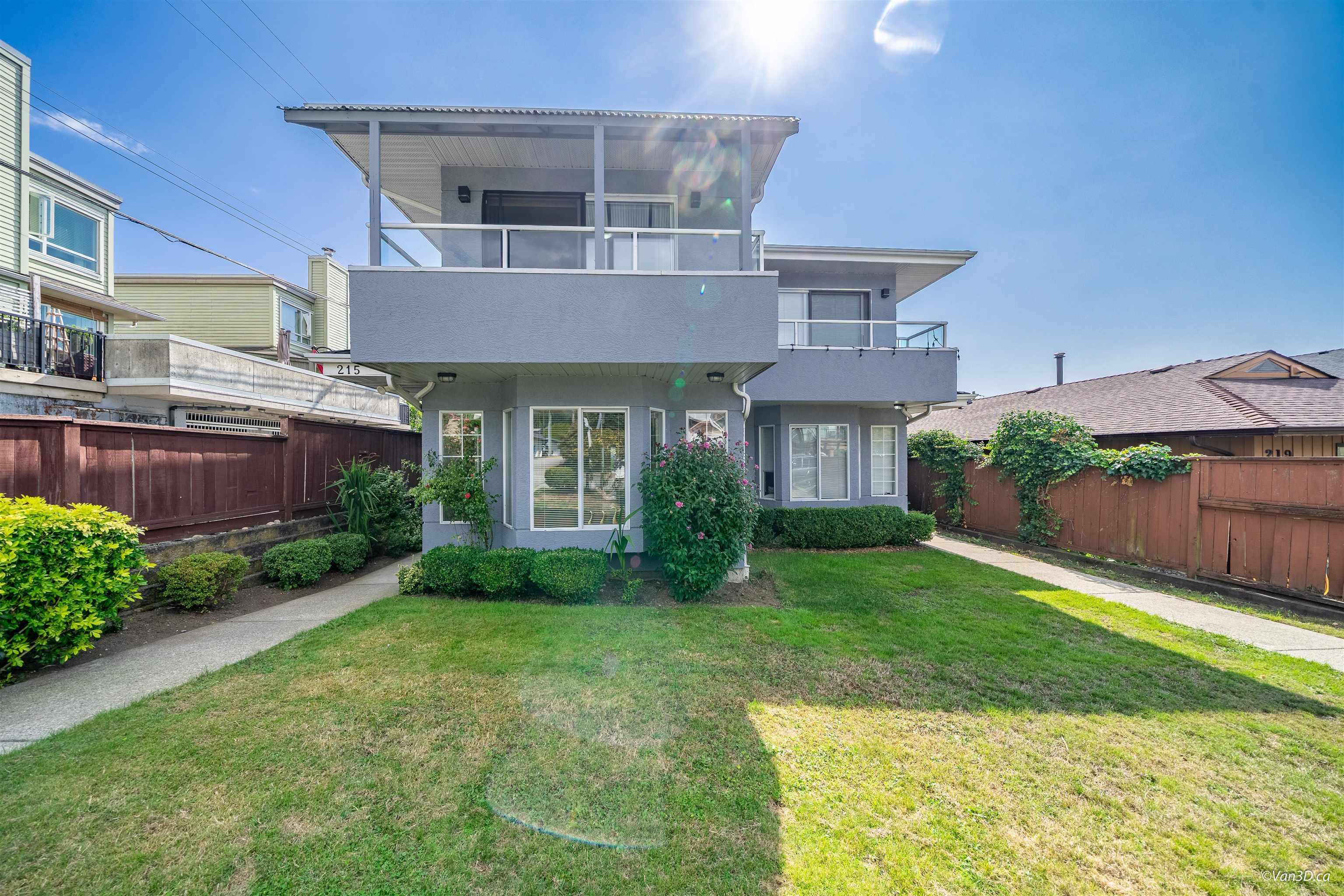215 W 18TH STREET, North Vancouver BC V7M 1W7, R3145781, BC,