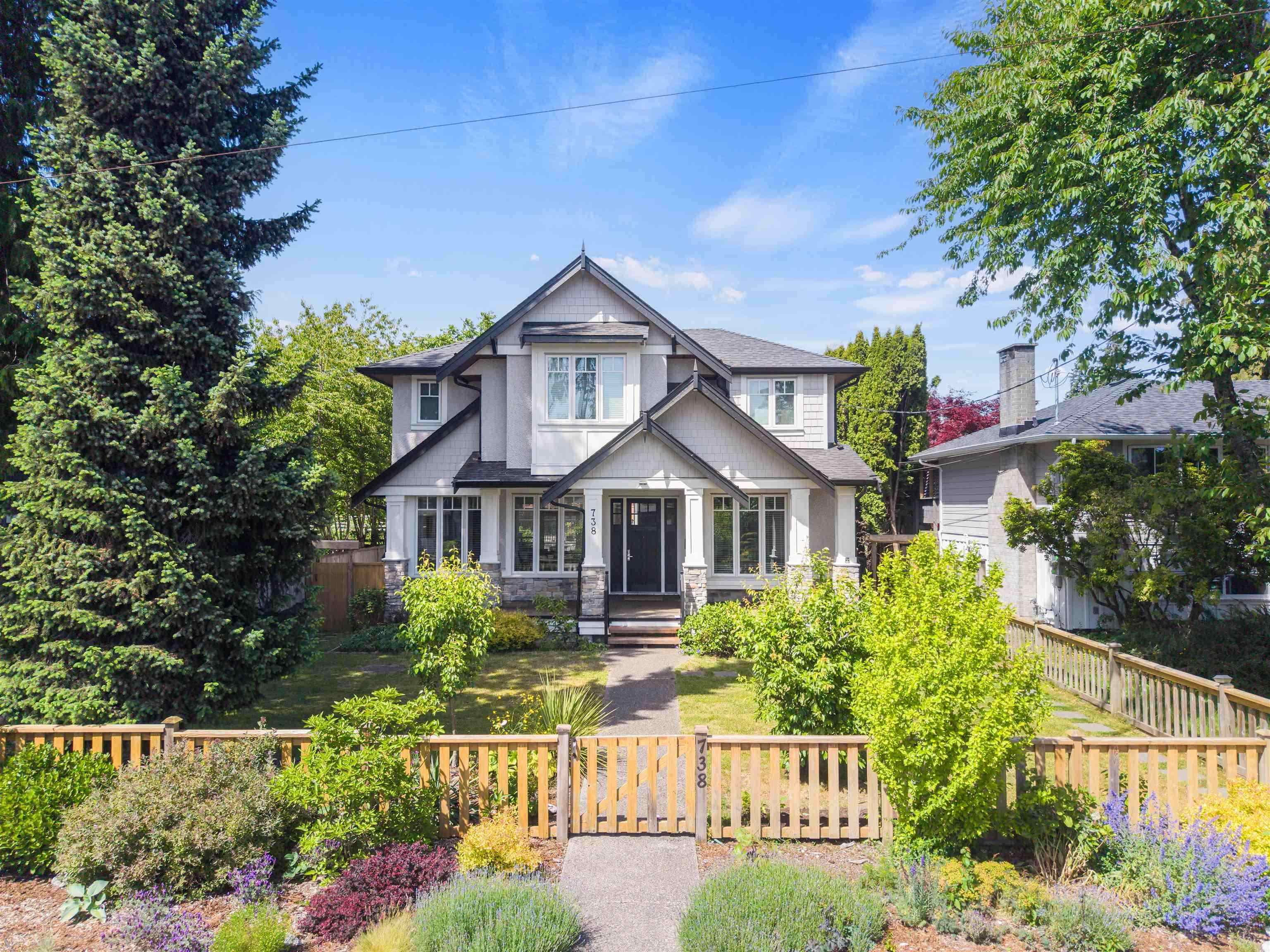 738 E 13TH STREET, North Vancouver BC V7L 2M7, R3146020, BC,