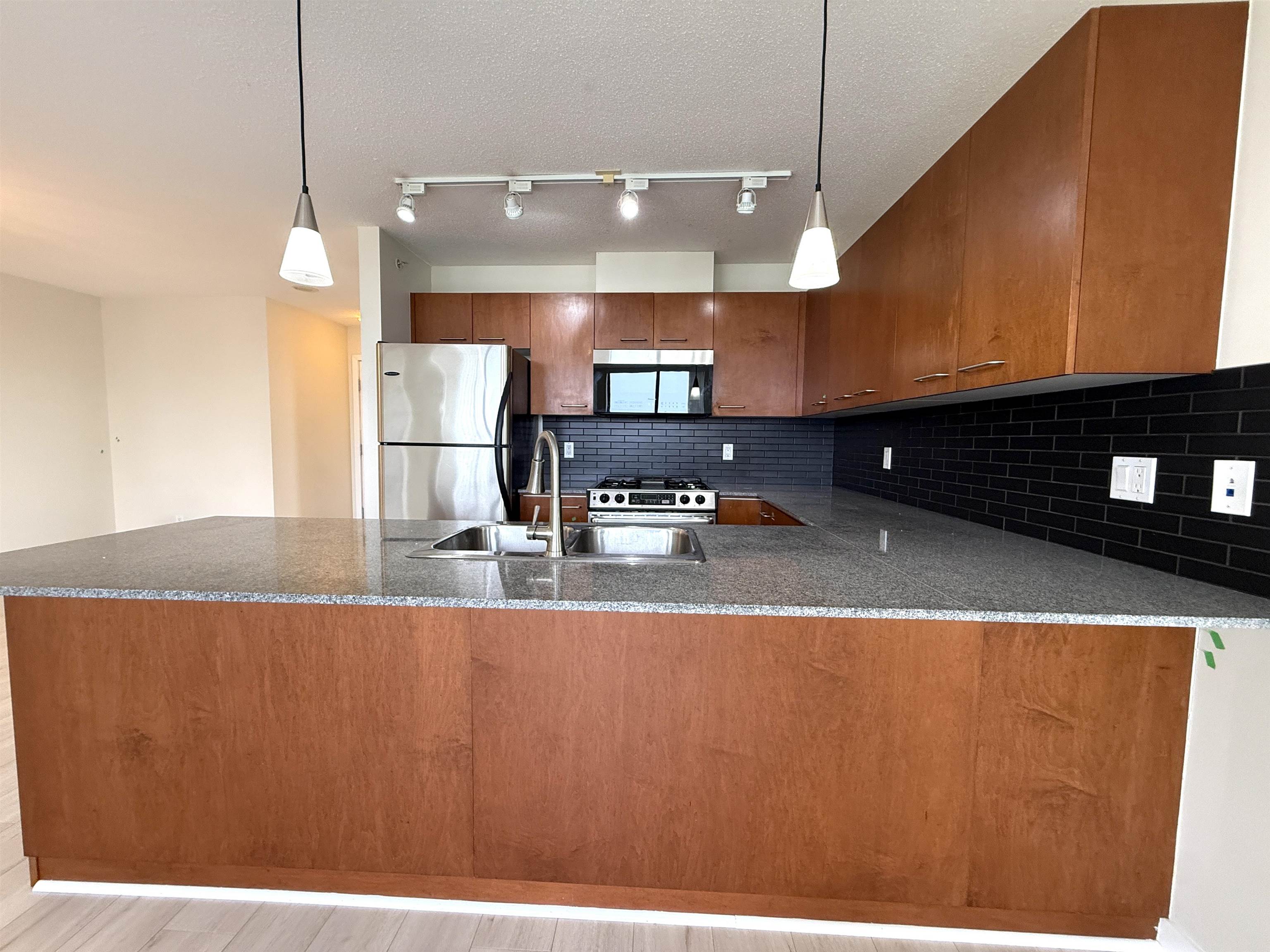 14XX 4333 CENTRAL BOULEVARD, R3146646, BC,