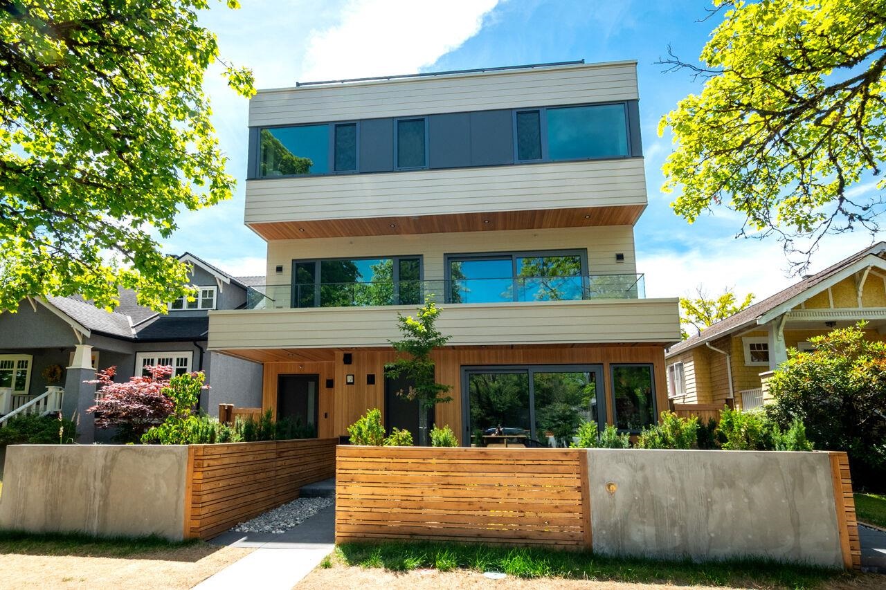 1 3120 11TH AVENUE, R3146725, BC,