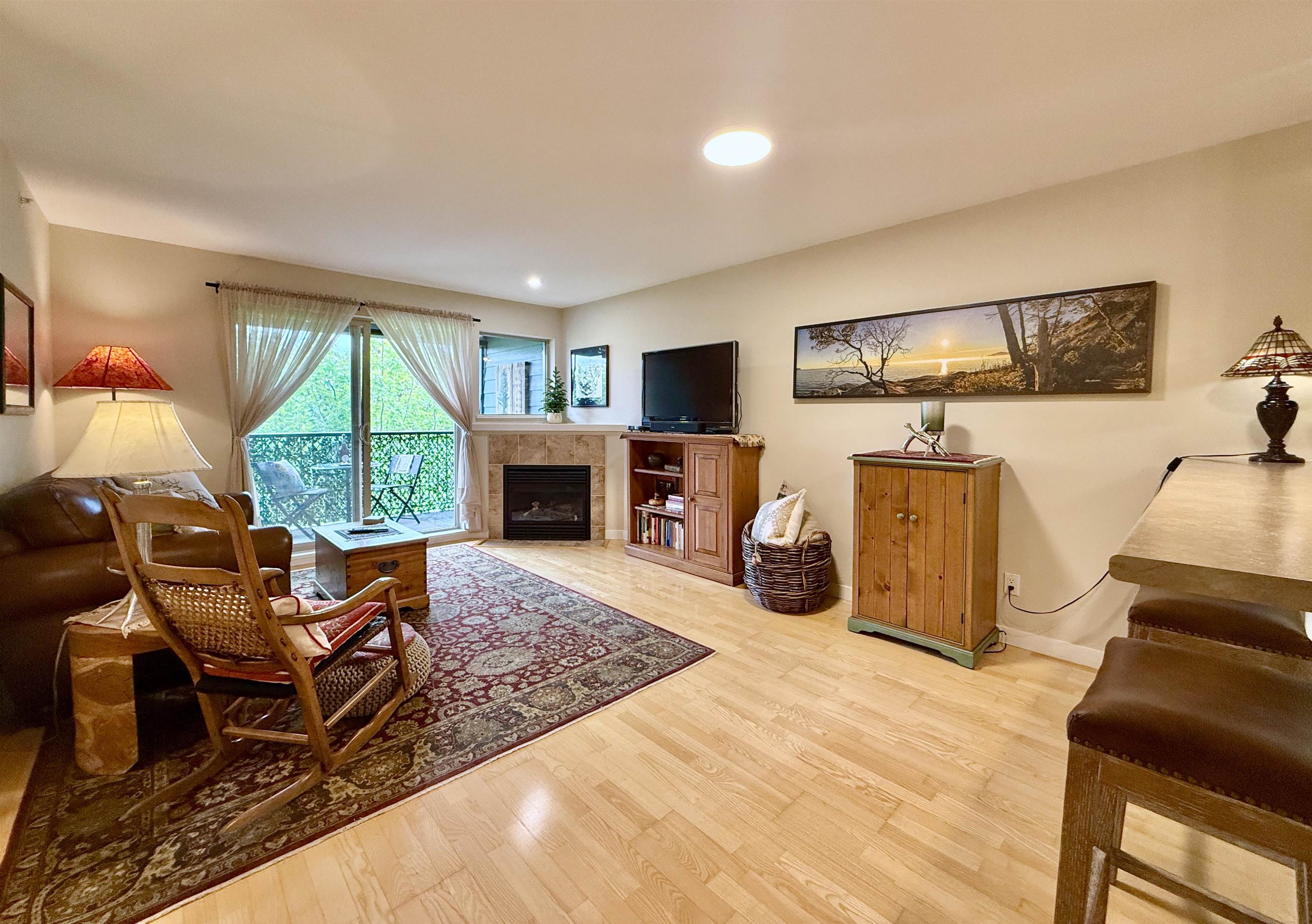 404 5631 INLET AVENUE, R3146918, BC,