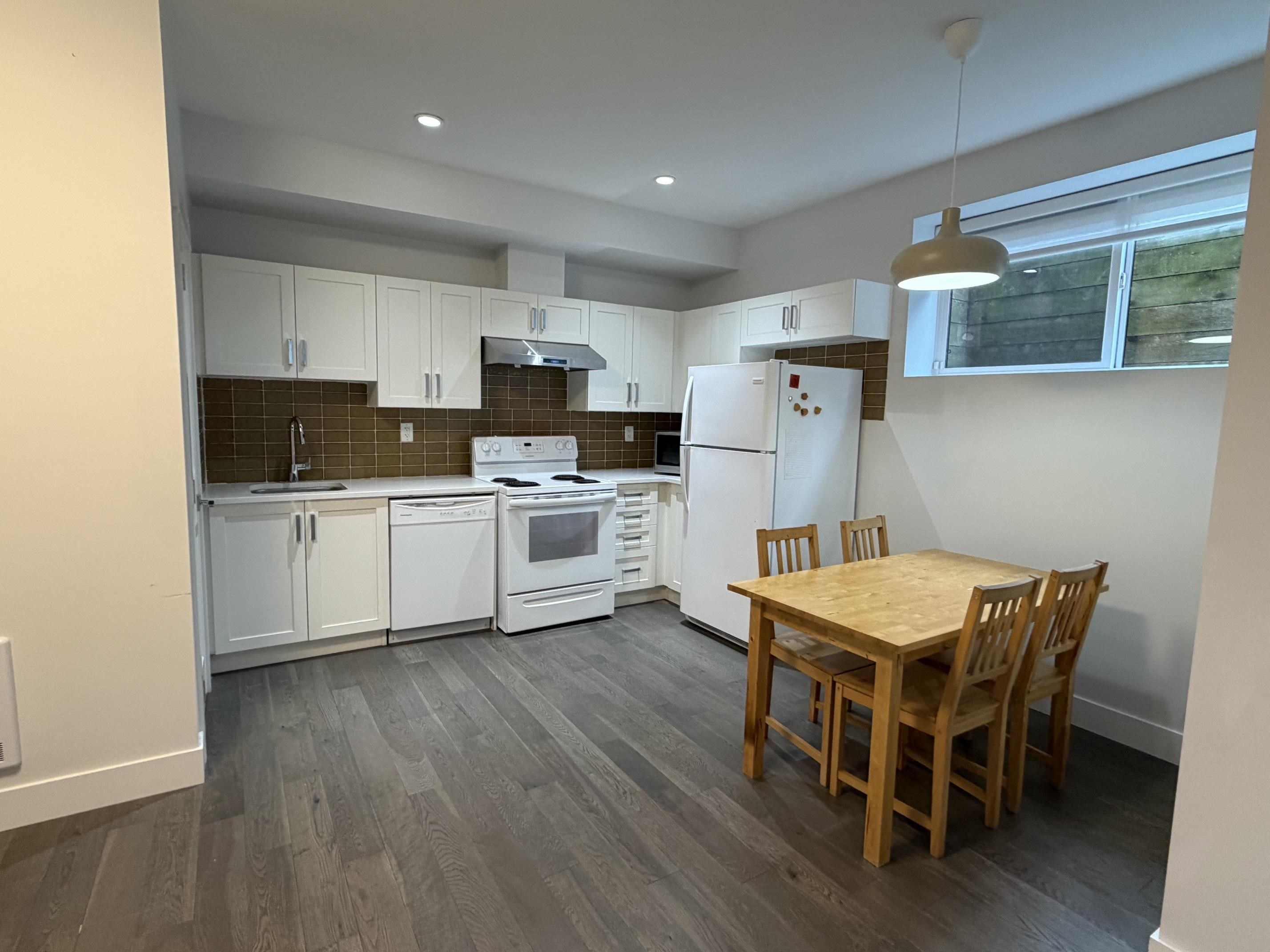 Basement 16483 103 AVENUE, R3147137, BC,