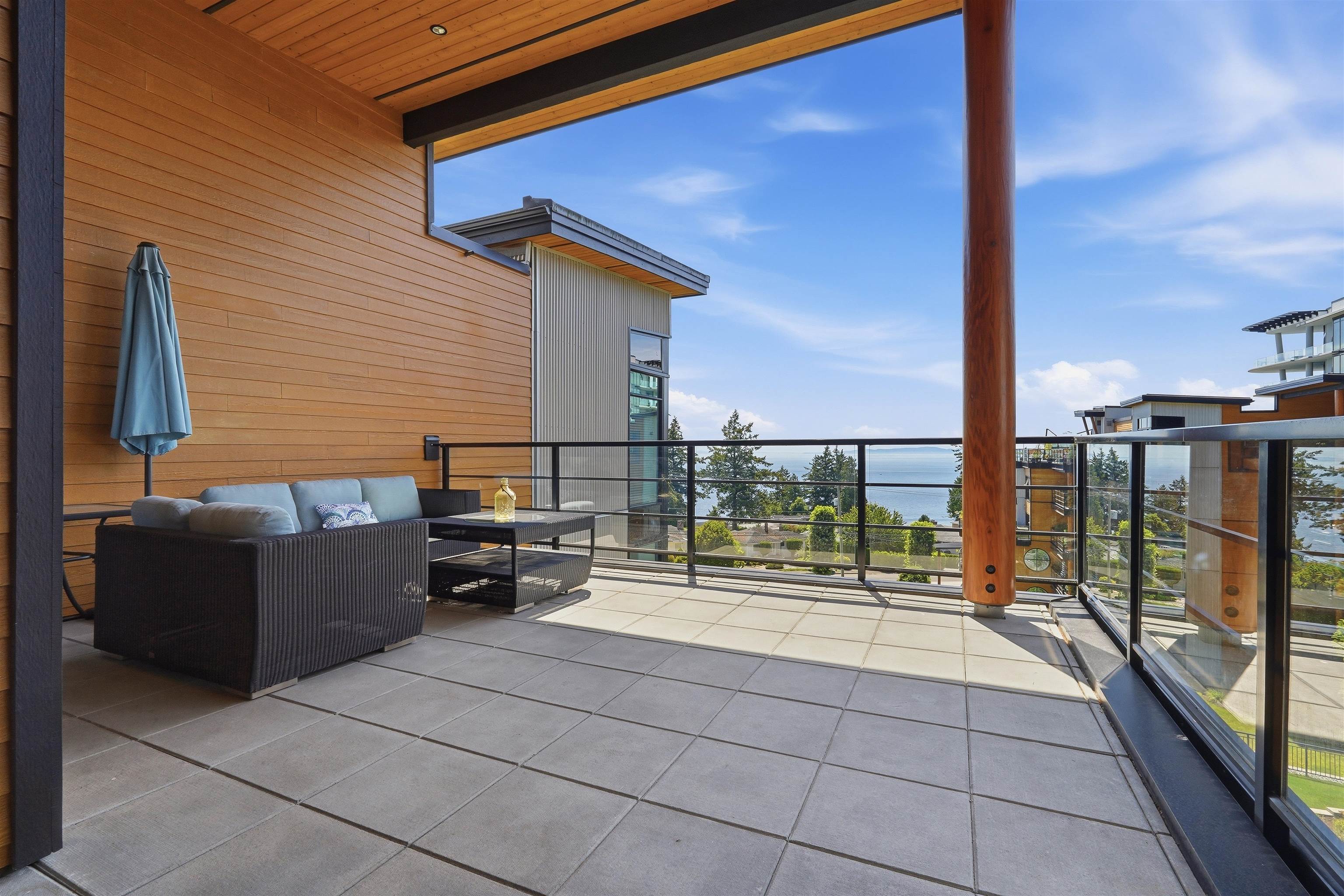 PH512 14855 THRIFT AVENUE, R3147570, BC,