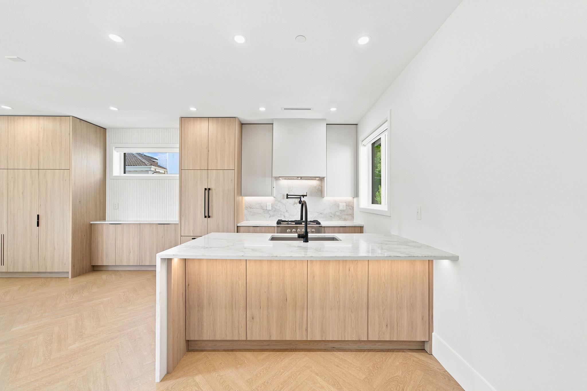 3 646 E 23RD AVENUE, R3147615, BC,