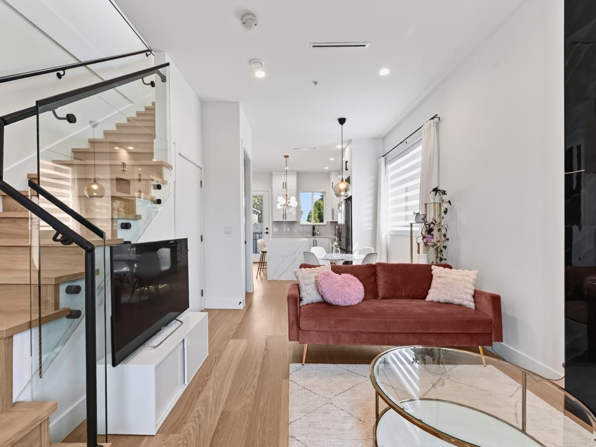 2977 E 42ND AVENUE, Vancouver BC V5R 2Y6, R3147969, BC,