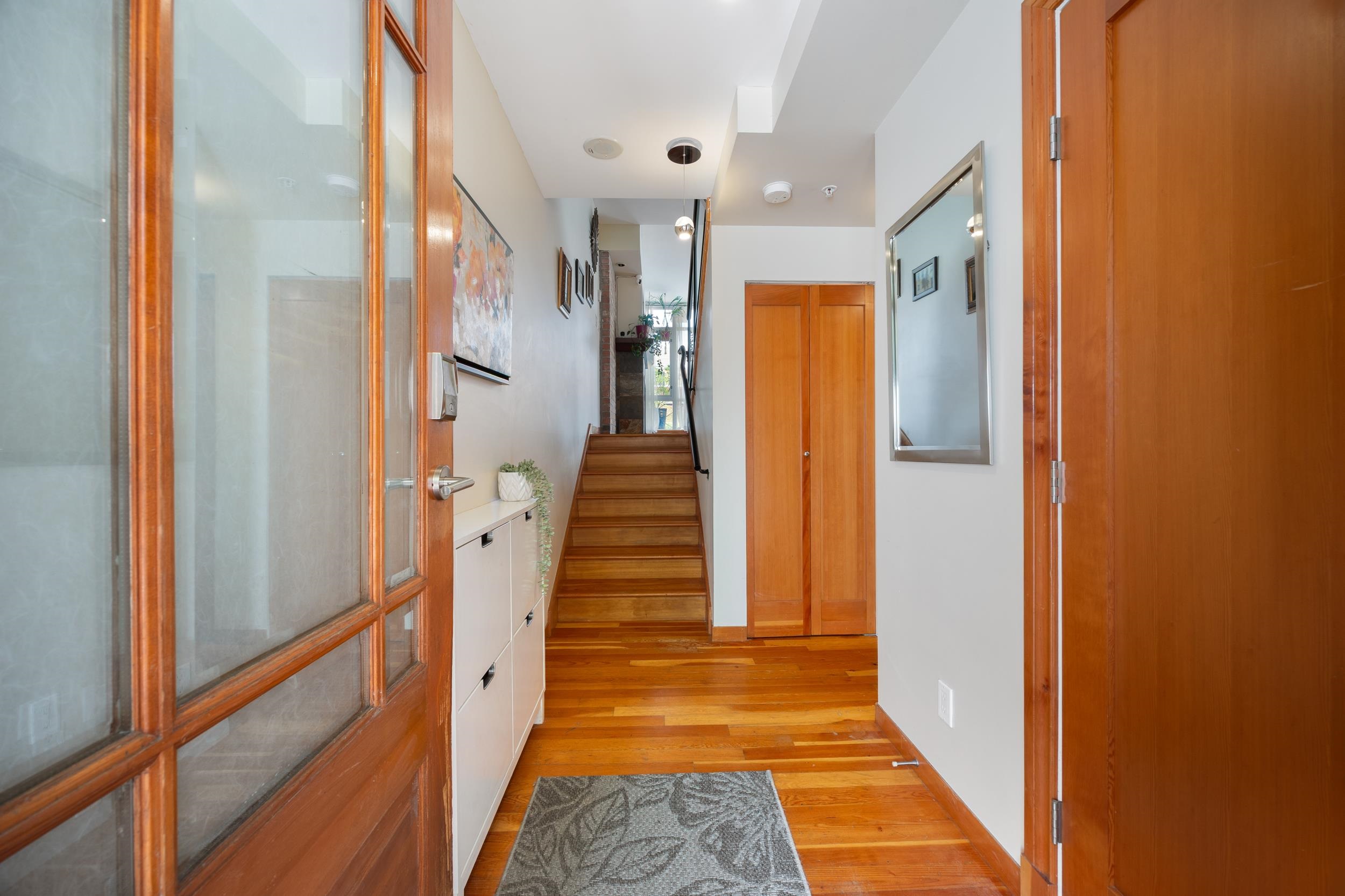 114 8 RENAISSANCE SQUARE, R3148129, BC,