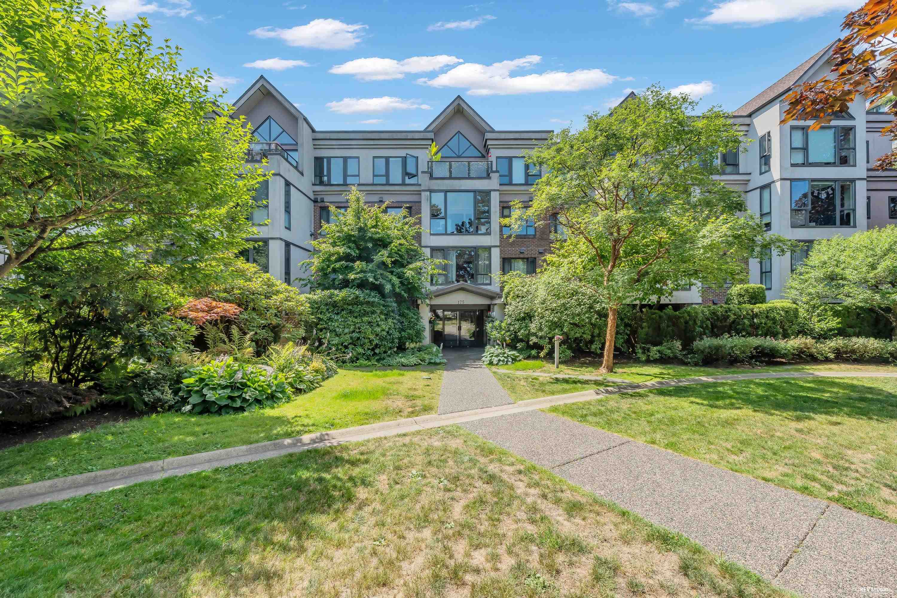 210 175 10TH STREET, R3148179, BC,