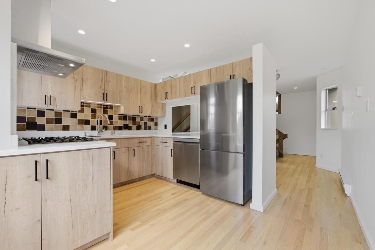 1816 WHYTE AVENUE, Vancouver BC V6J 1B2, R3148206, BC,