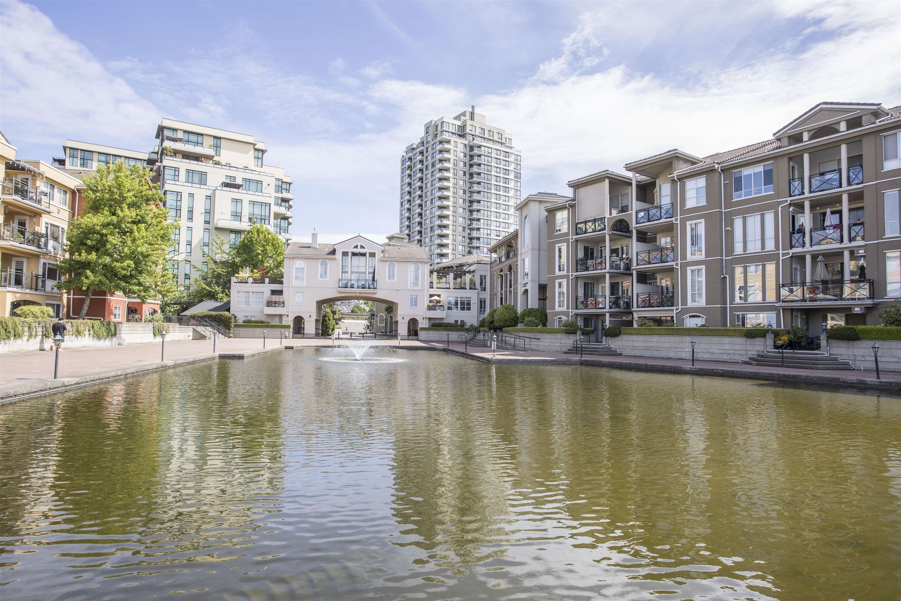 309 2 RENAISSANCE SQUARE, R3148312, BC,