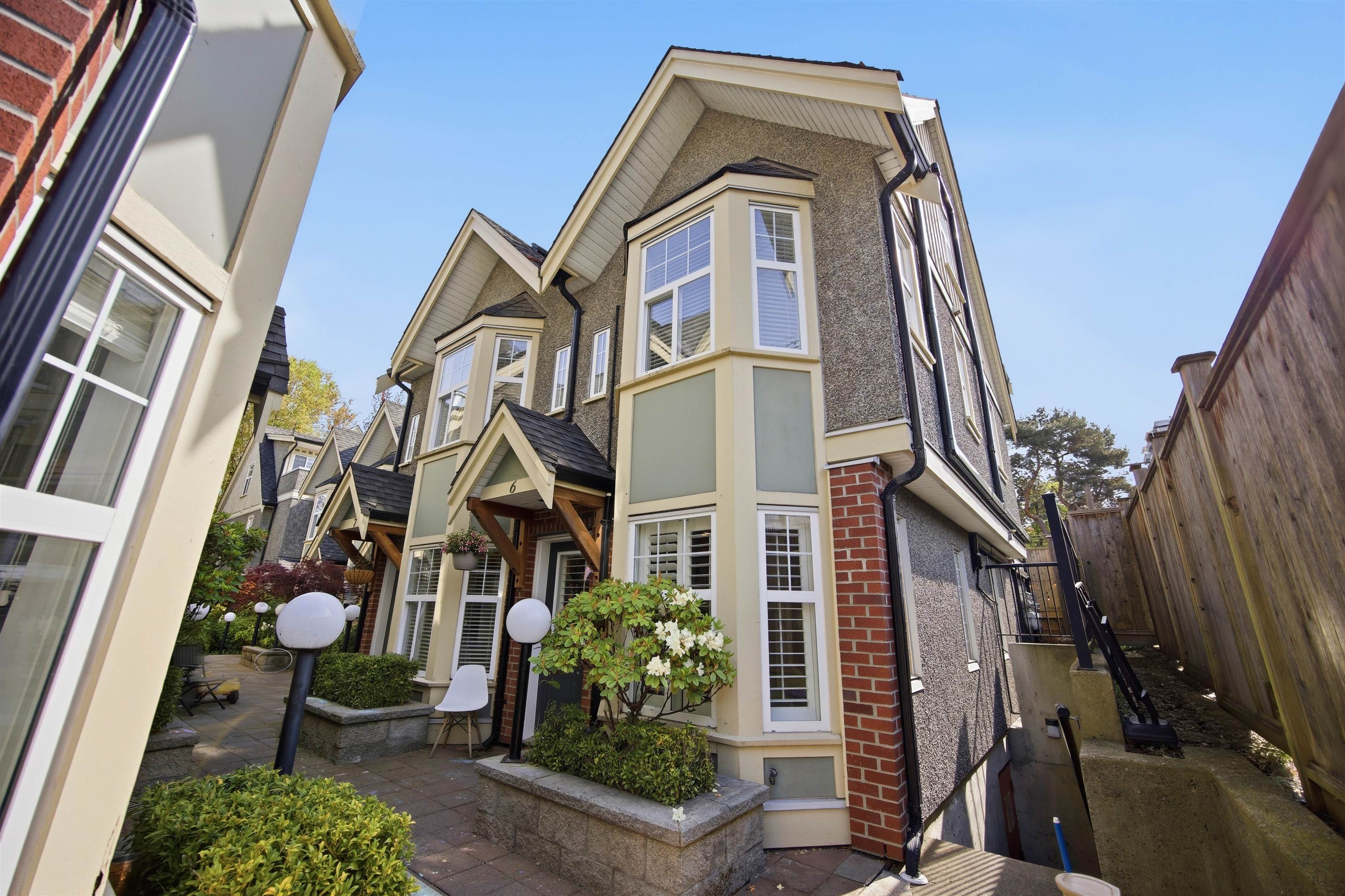 6 1642 GEORGIA STREET, R3148425, BC,