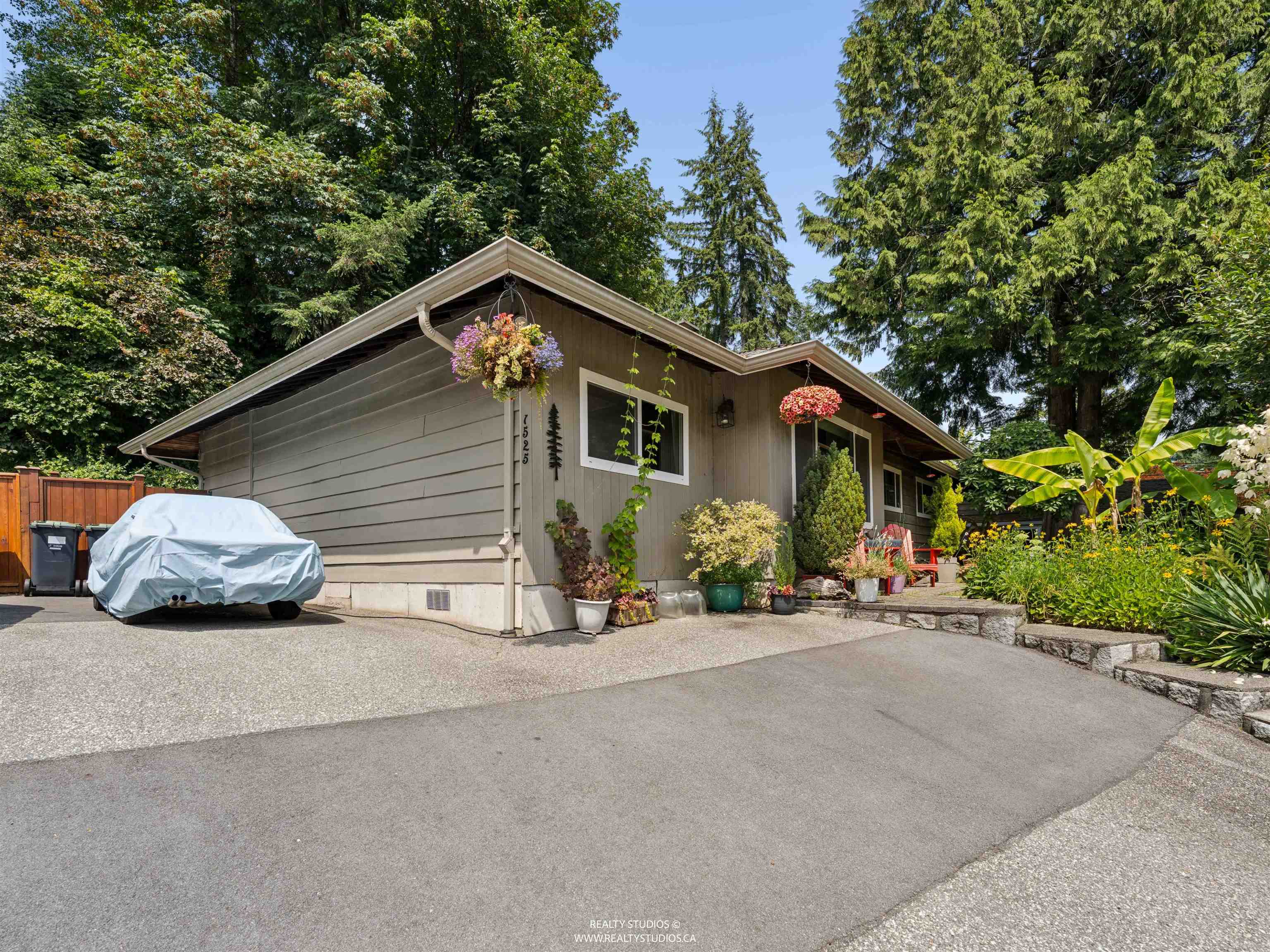 1525 AVONLYNN CRESCENT, North Vancouver BC V7J 2V2, R3148974, BC,