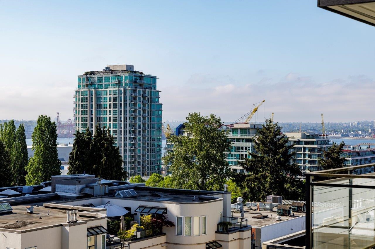 514 111 3RD STREET, R3149409, BC,