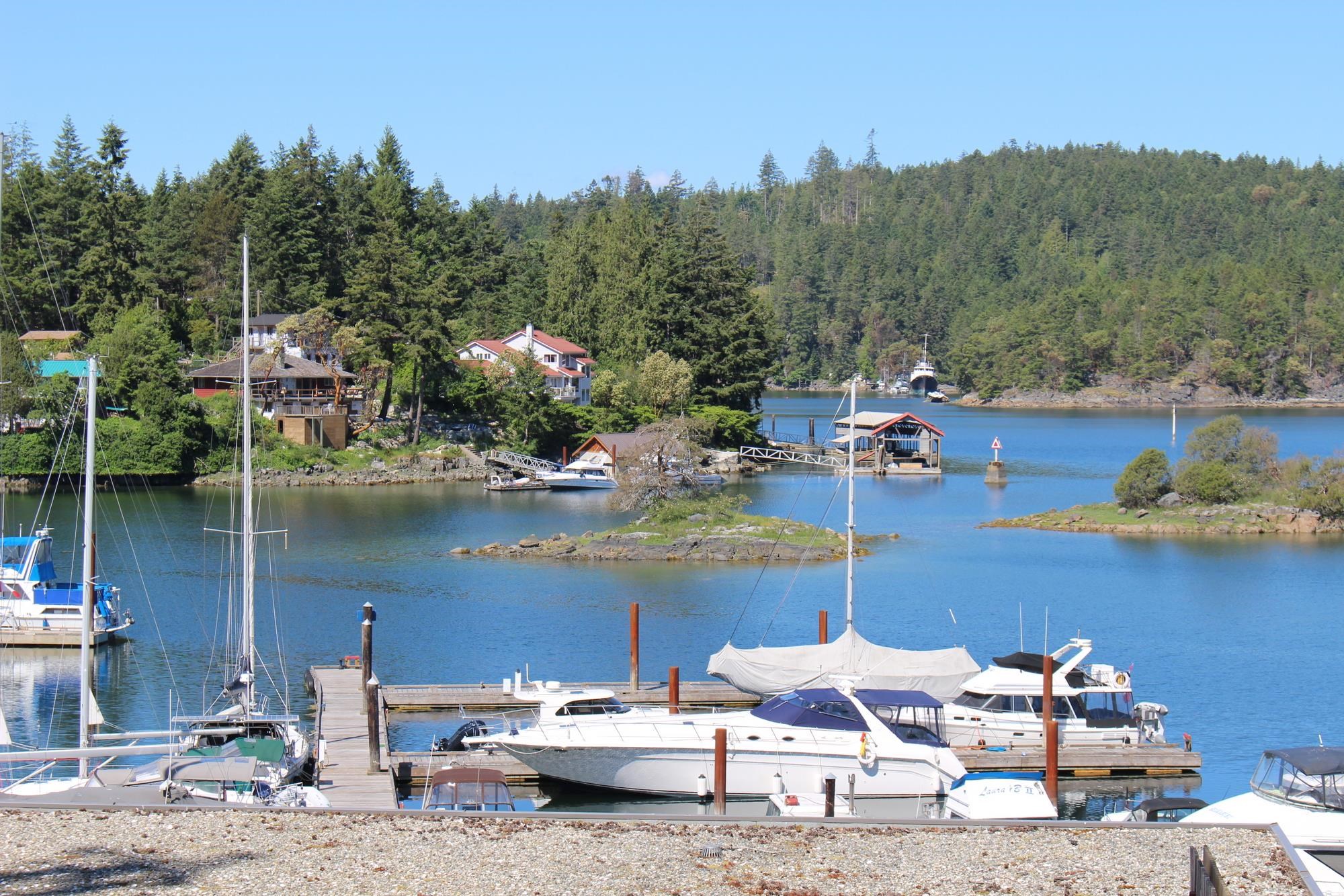 18D 12849 LAGOON ROAD, R3149716, BC,