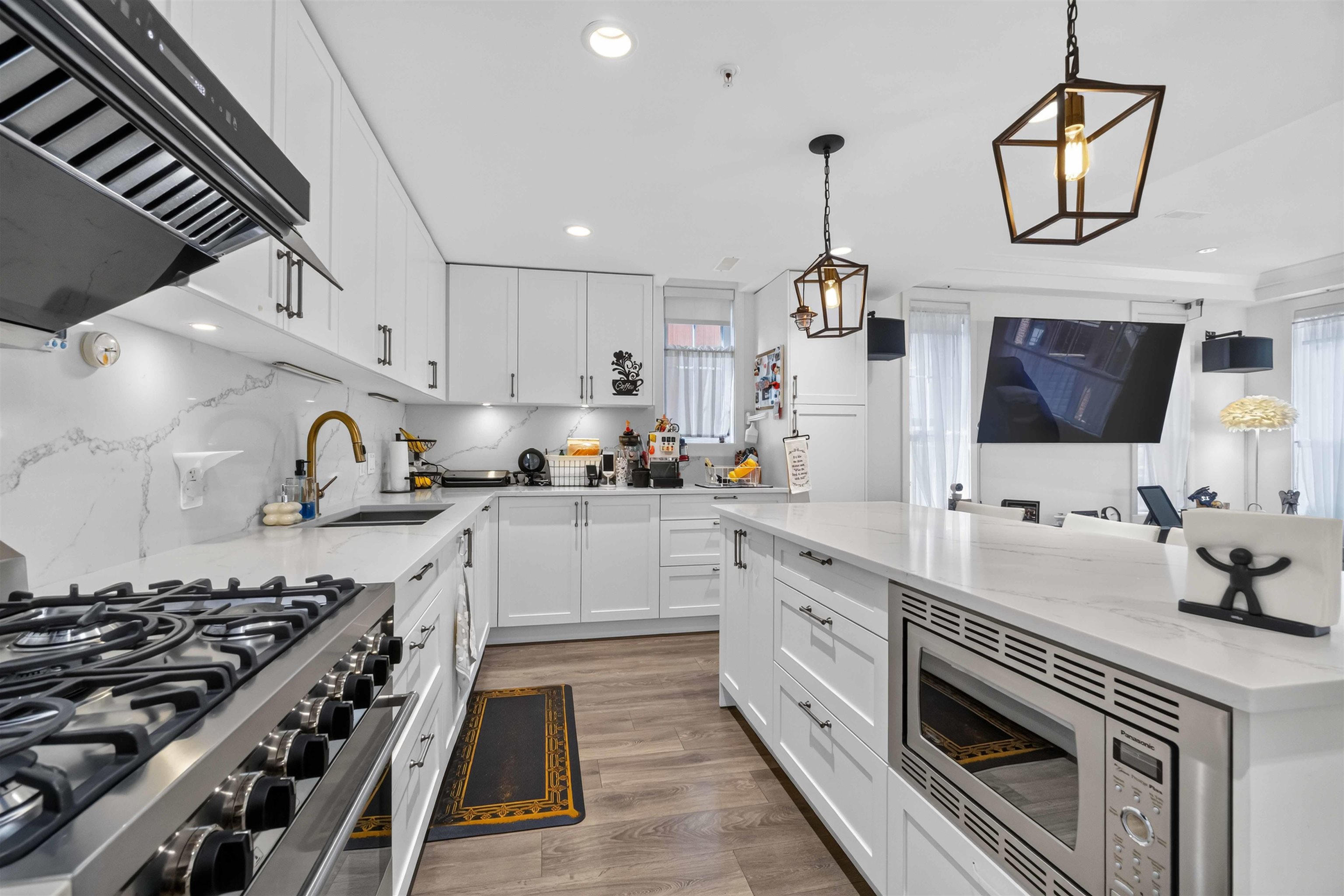 451 W 63RD AVENUE, Vancouver BC V5X 0J1, R3149766, BC,