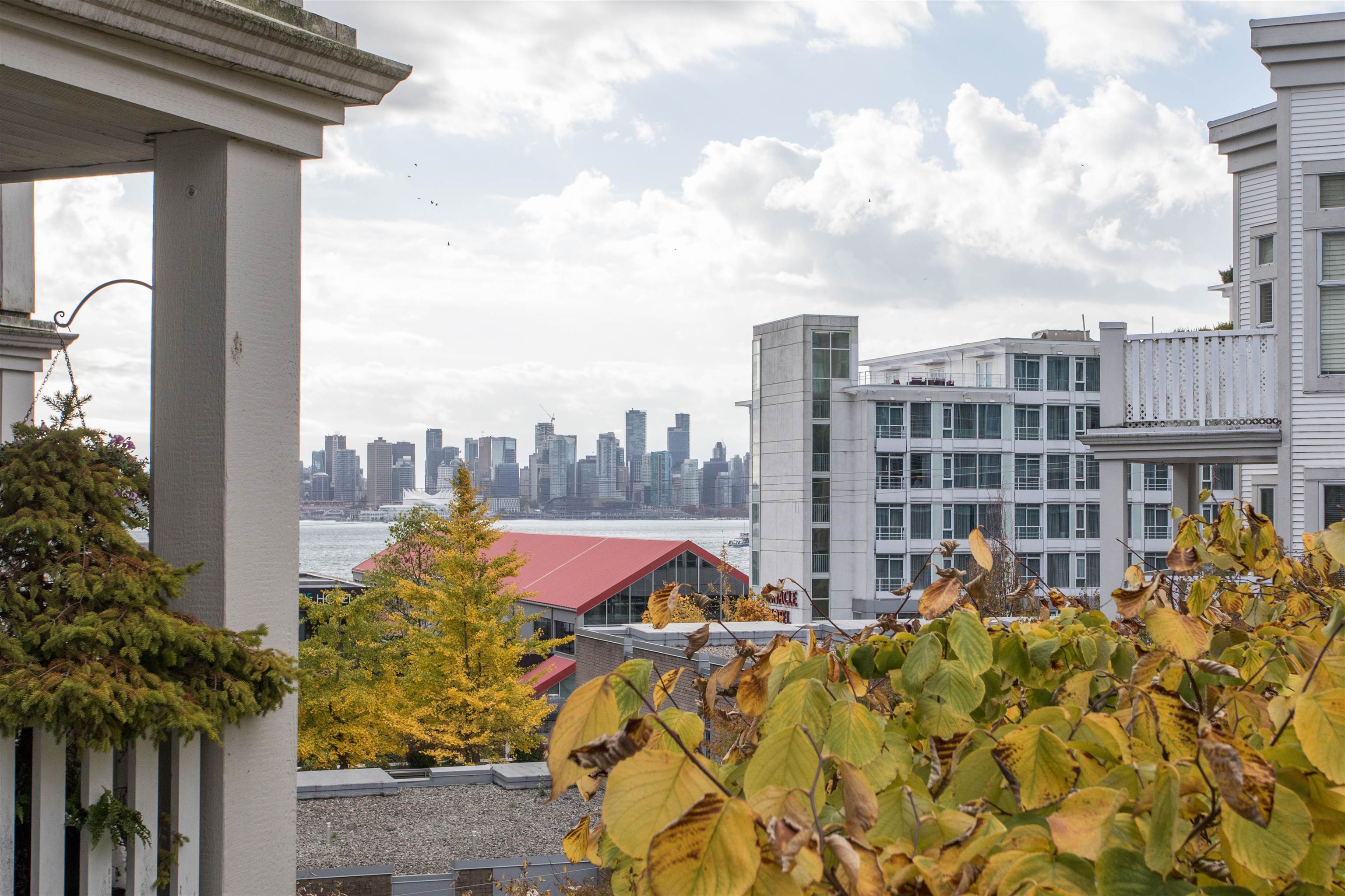 313 147 1ST STREET, R3150007, BC,