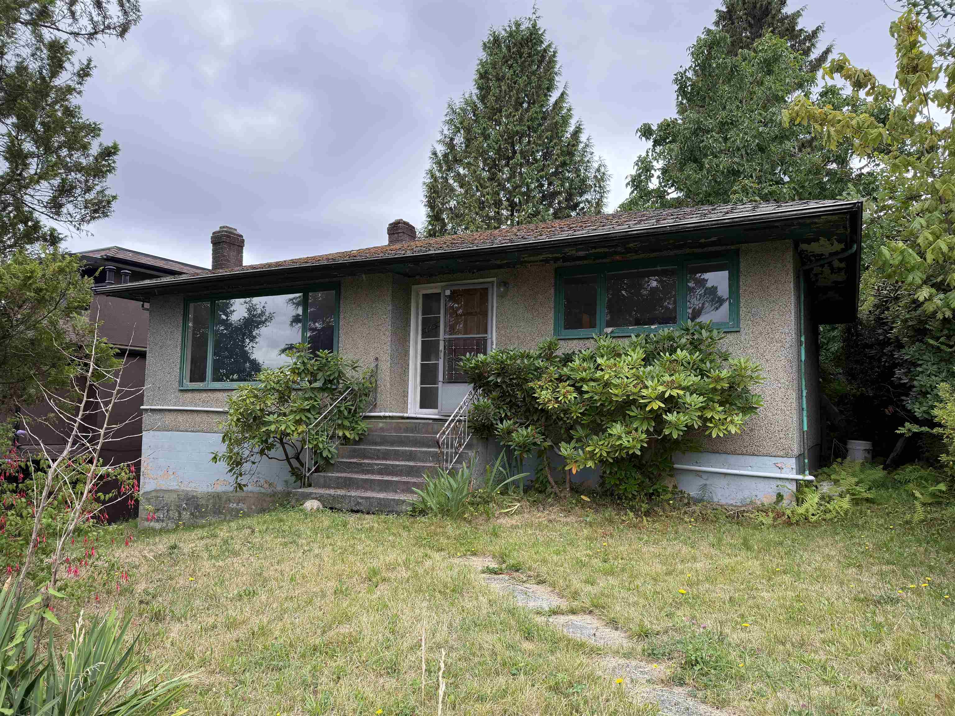 115 N HOWARD AVENUE, Burnaby BC V5B 1J6, R3150072, BC,