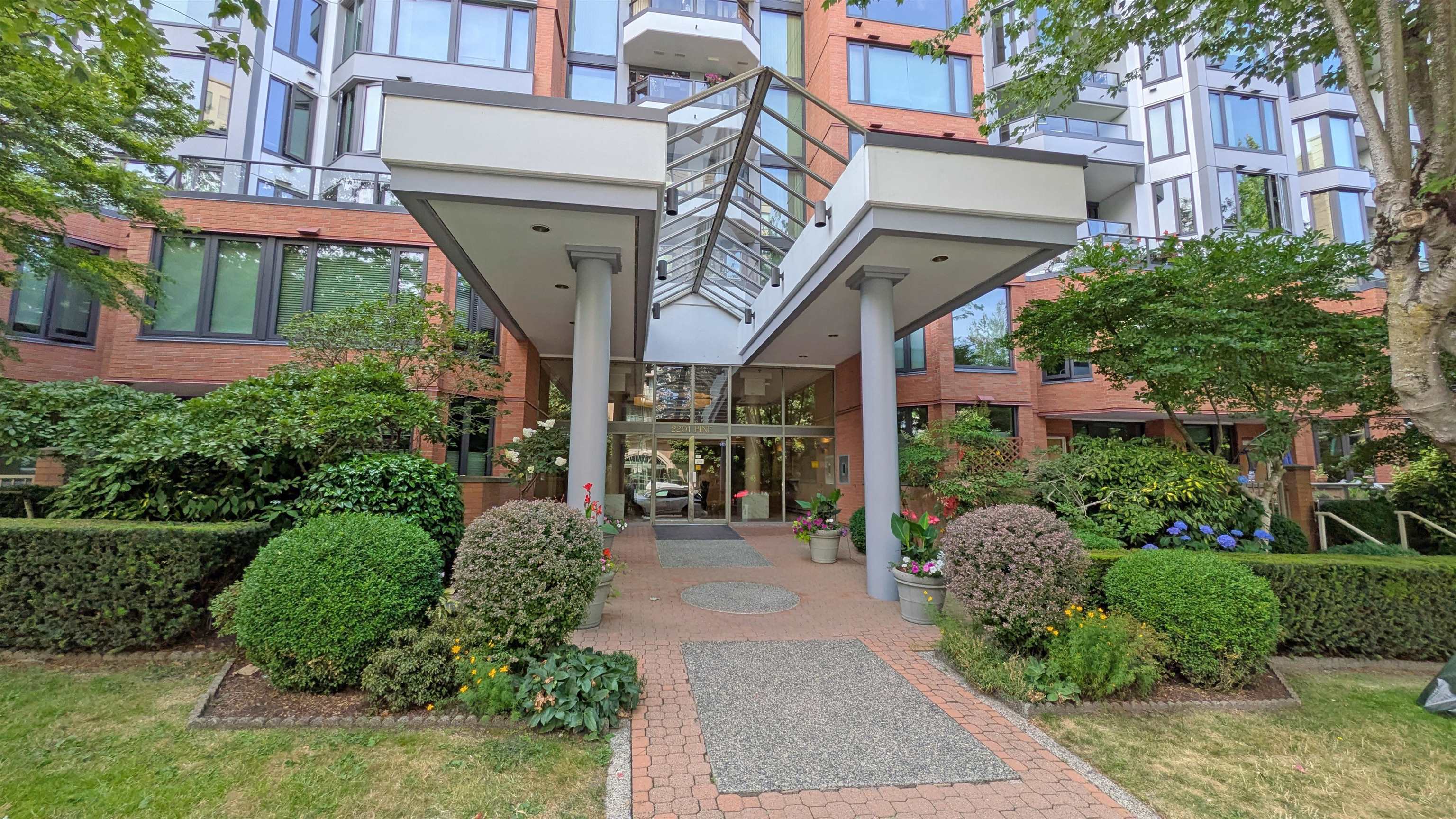 411 2201 PINE STREET, R3150141, BC,