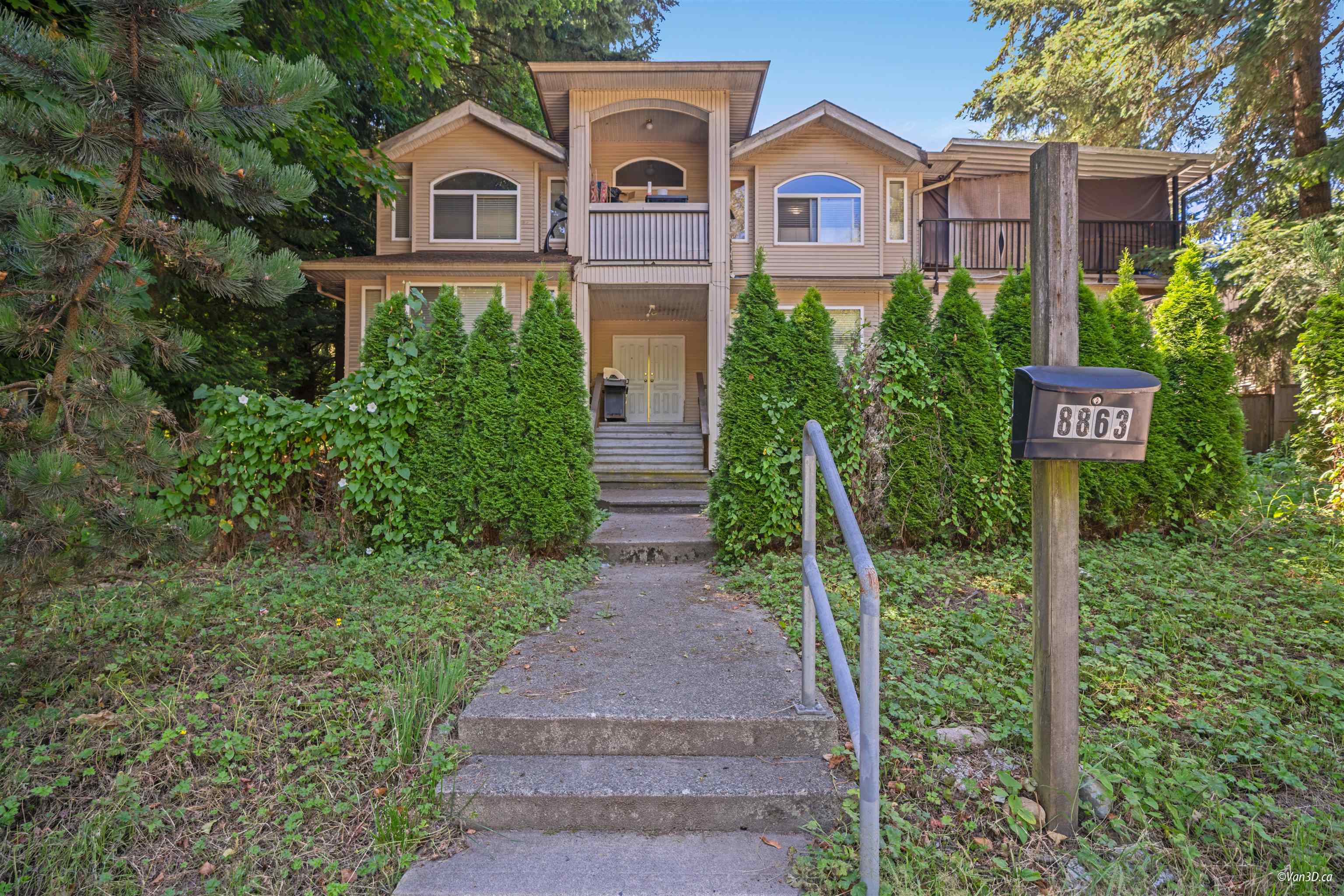 8863 KING GEORGE BOULEVARD, Surrey BC V3V 5V6, R3150237, BC,