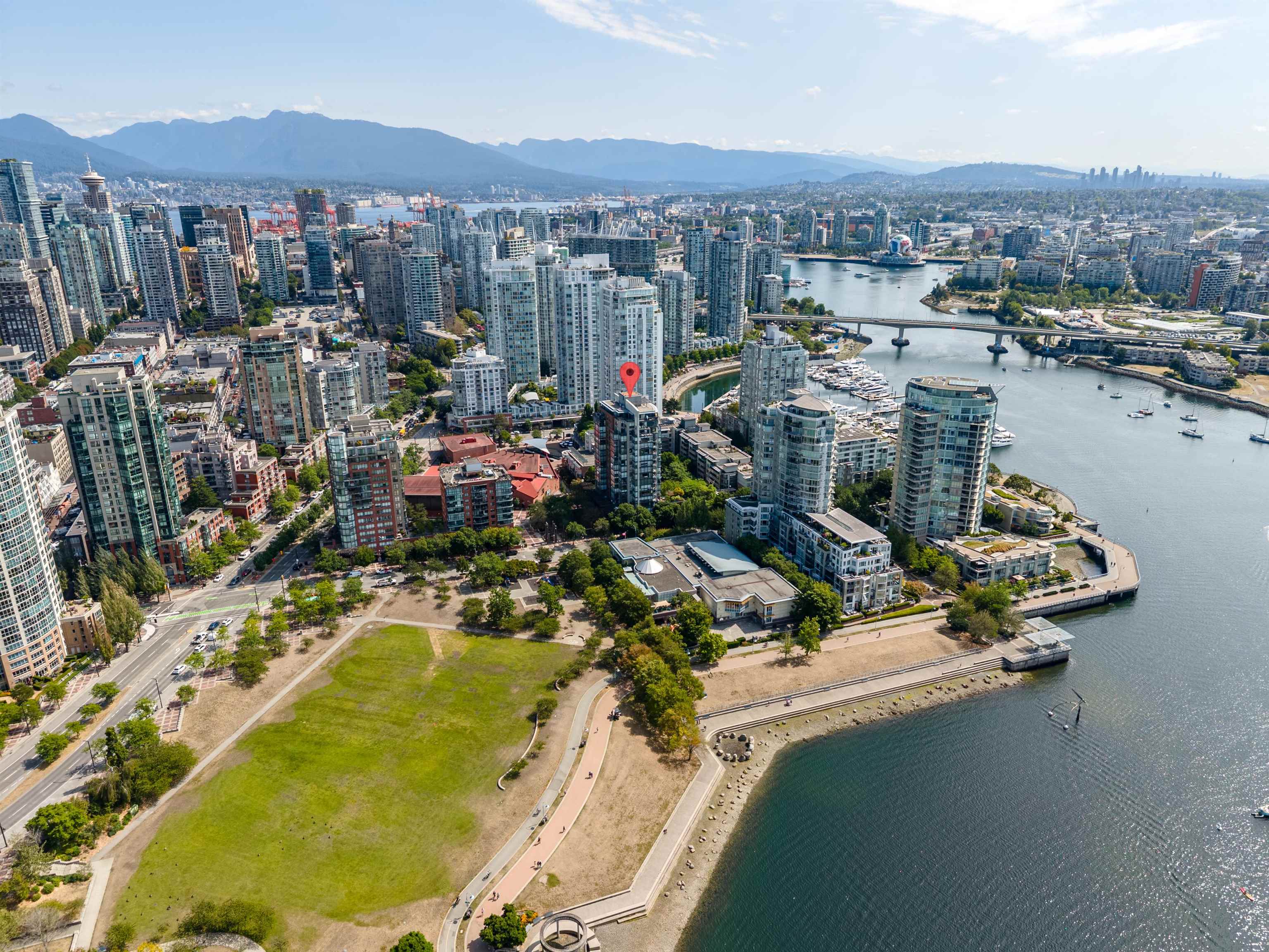 18C 139 DRAKE STREET, R3150287, BC,