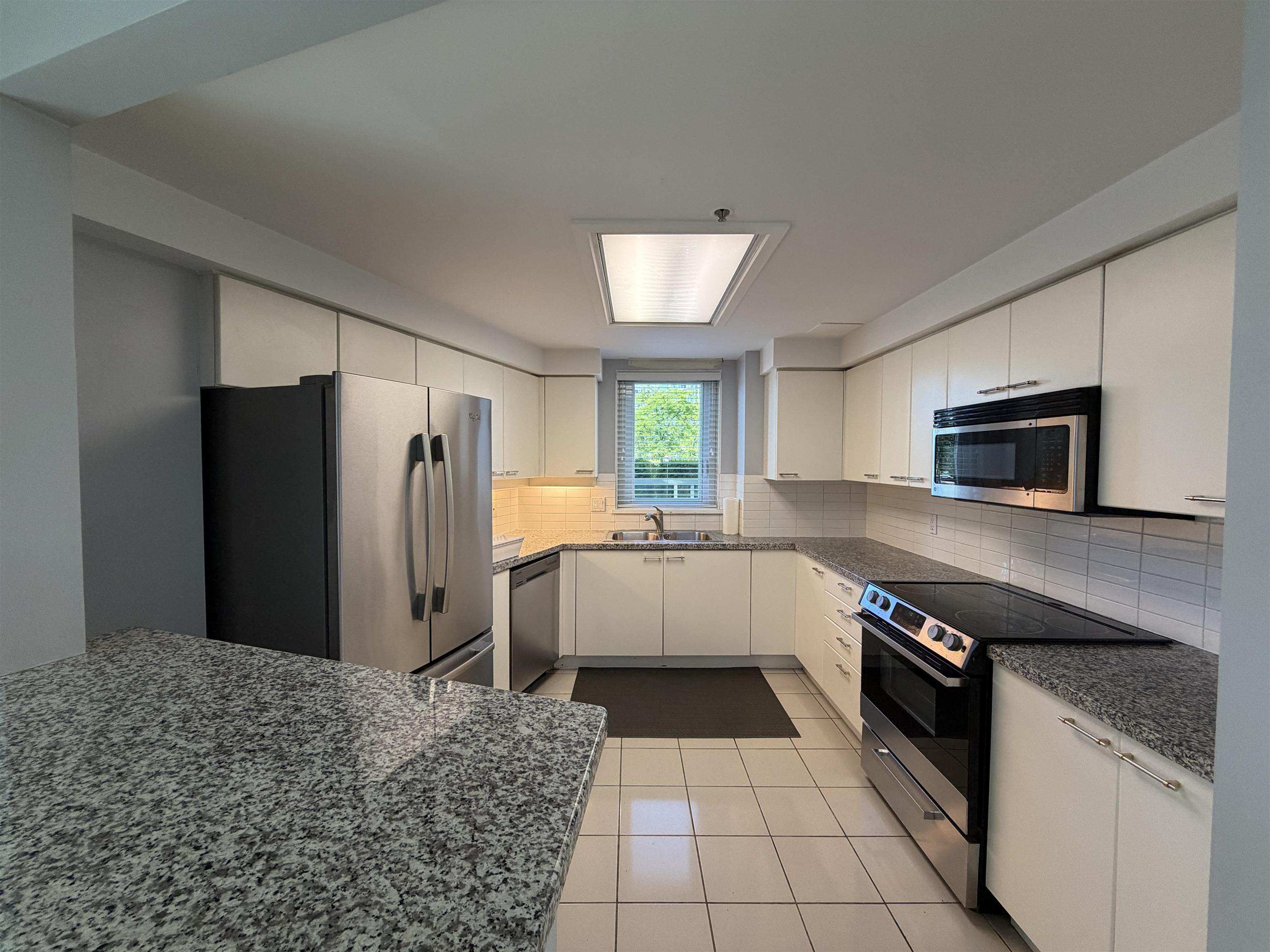 105 388 DRAKE STREET, R3150332, BC,