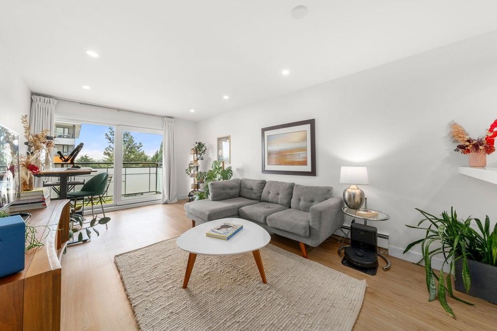 312 360 2ND STREET, R3150483, BC,