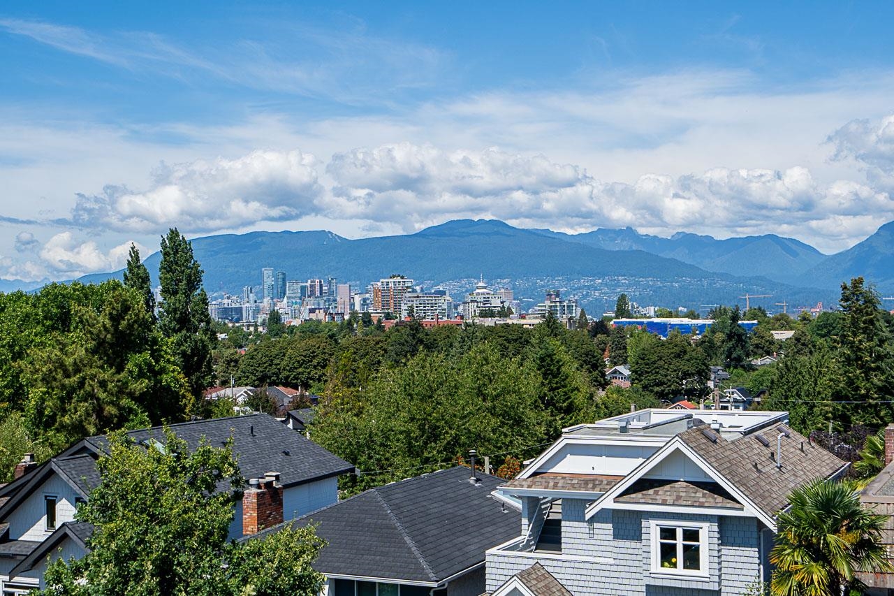 3 676 22ND AVENUE, R3151759, BC,
