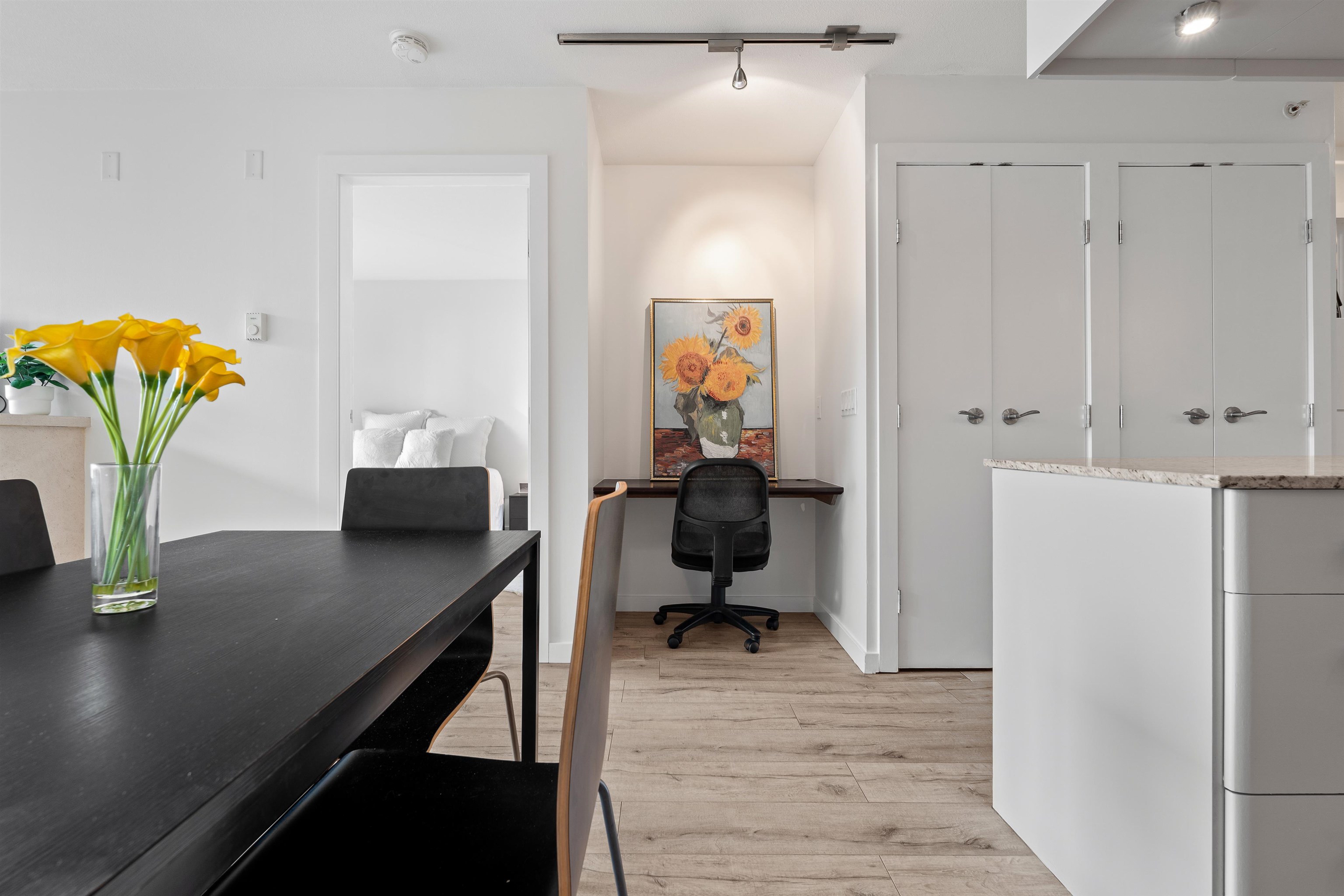 306 683 VICTORIA PARK, R3151788, BC,