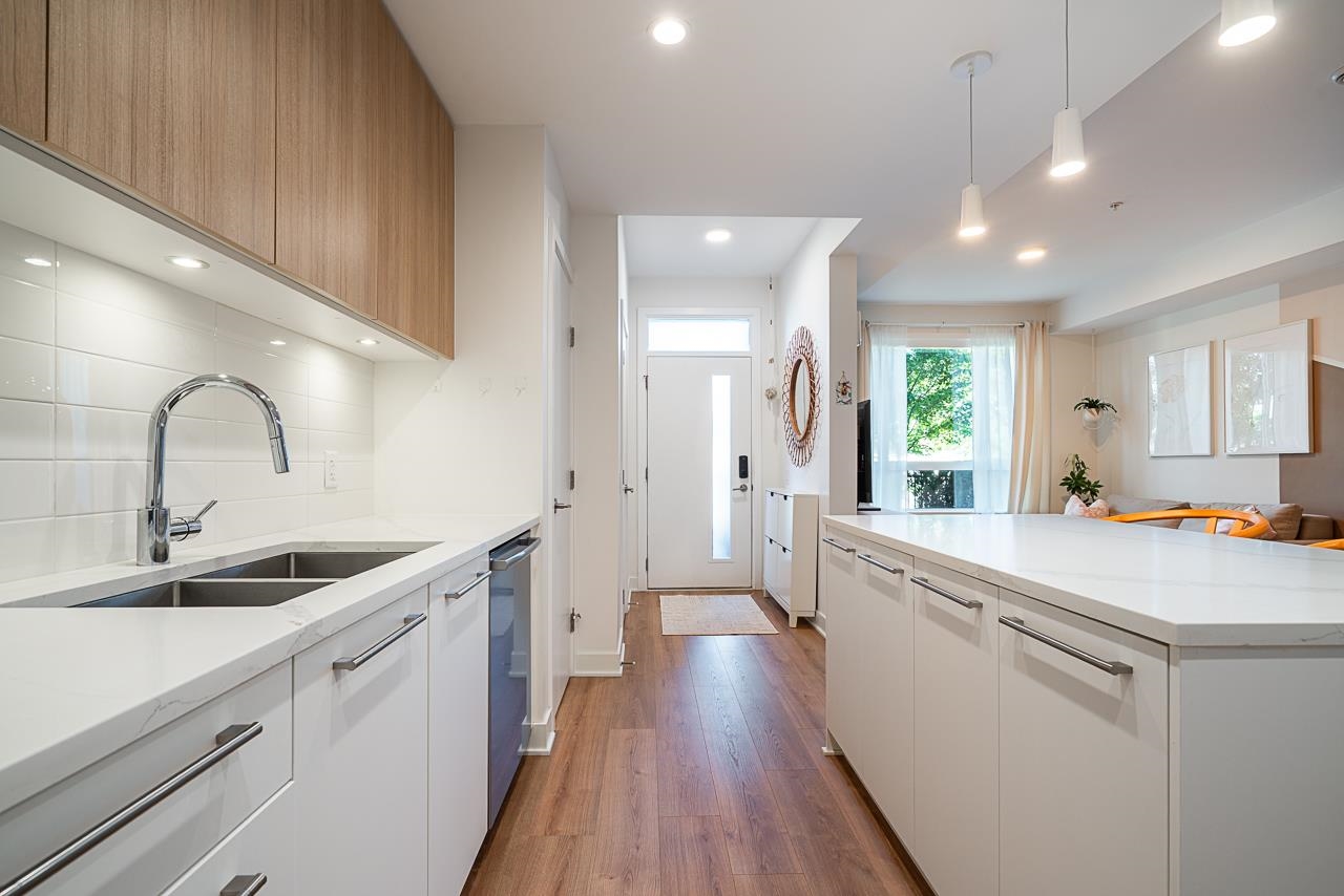 103 2035 GLENAIRE DRIVE, R3152059, BC,