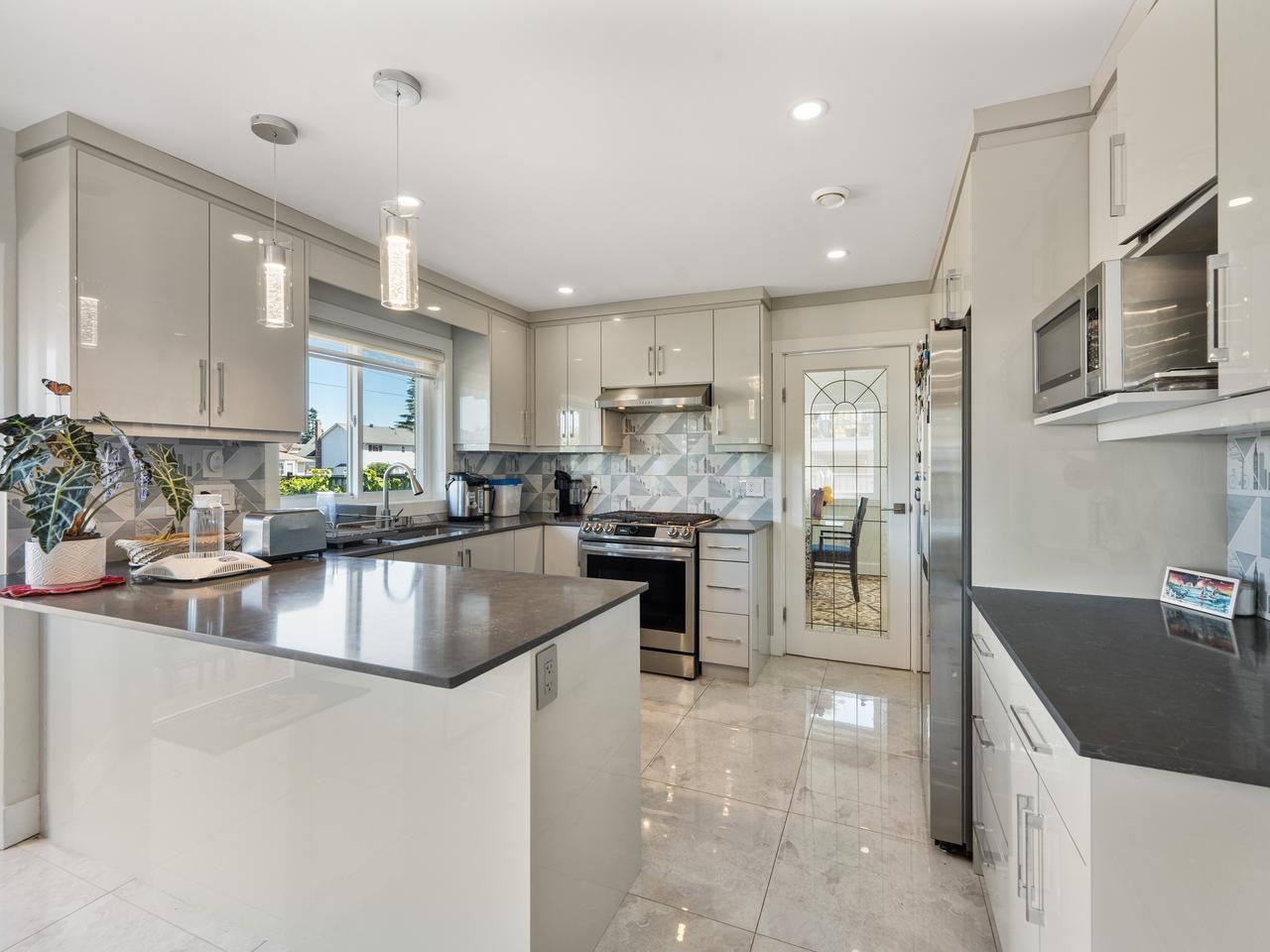 15271 95 AVENUE, Surrey BC V3R 9C5, R3152445, BC,