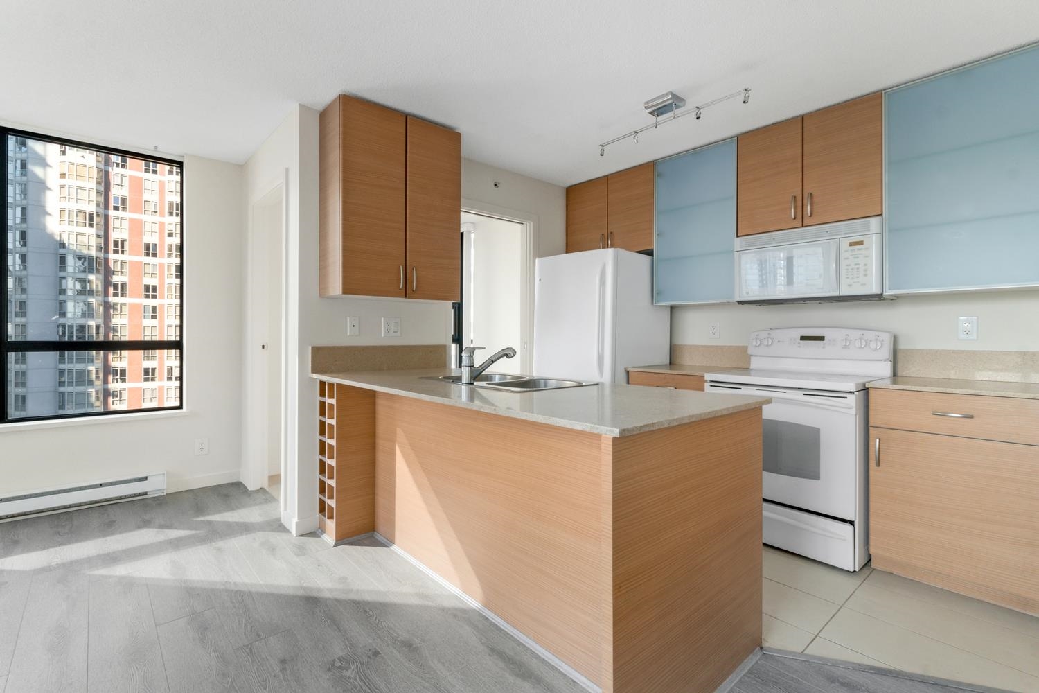 1409 909 MAINLAND STREET, R3152455, BC,