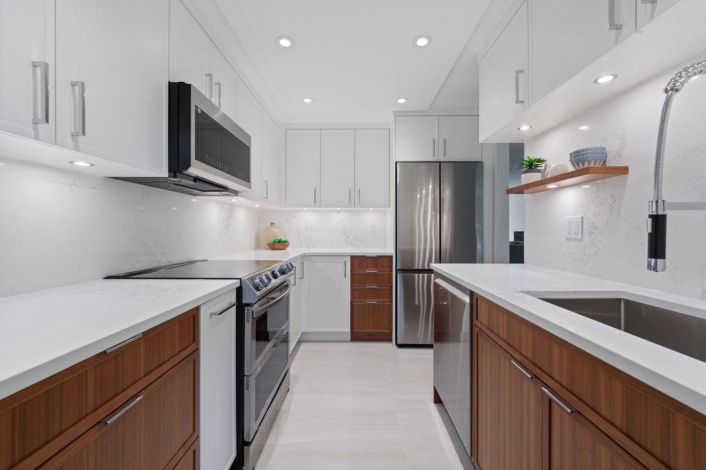 305 4101 YEW STREET, R3152601, BC,