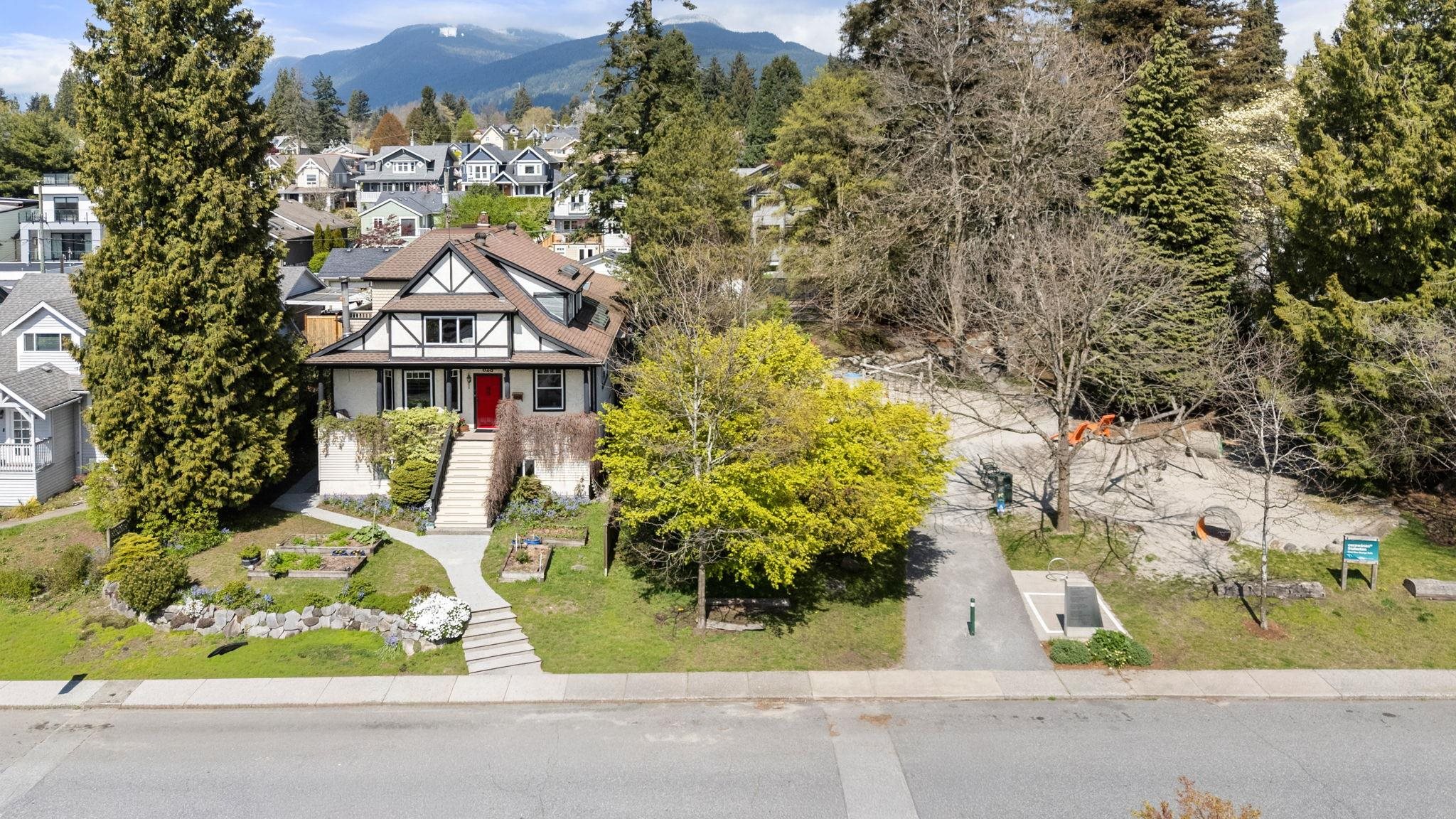 628 E 5TH STREET, North Vancouver BC V7L 1M7, R3152665, BC,