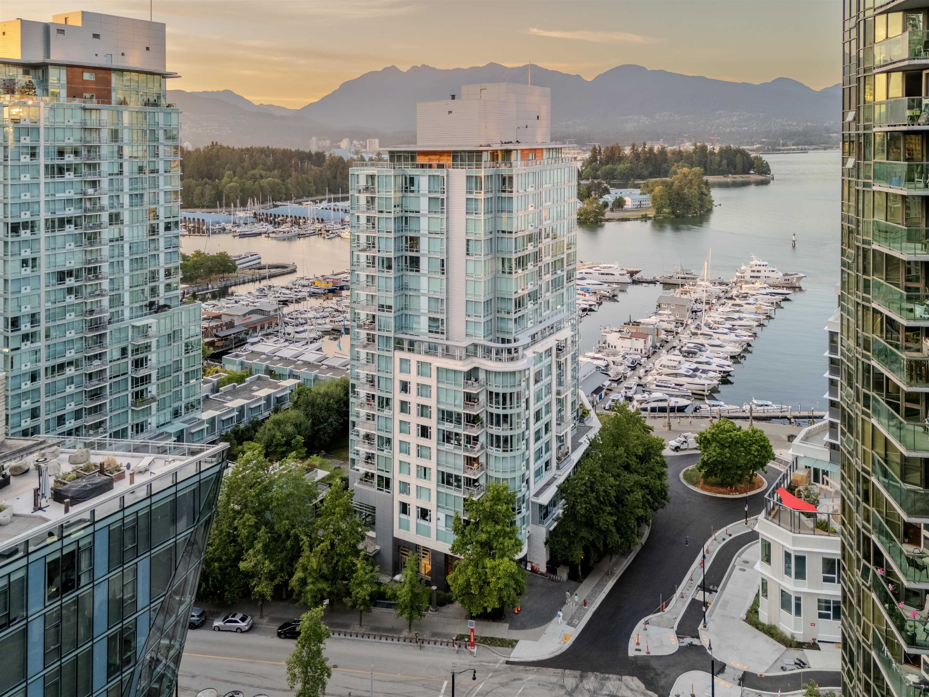 MLS® listing #R3152722 for sale located at 493 BROUGHTON STREET, Vancouver BC V6G 3E8