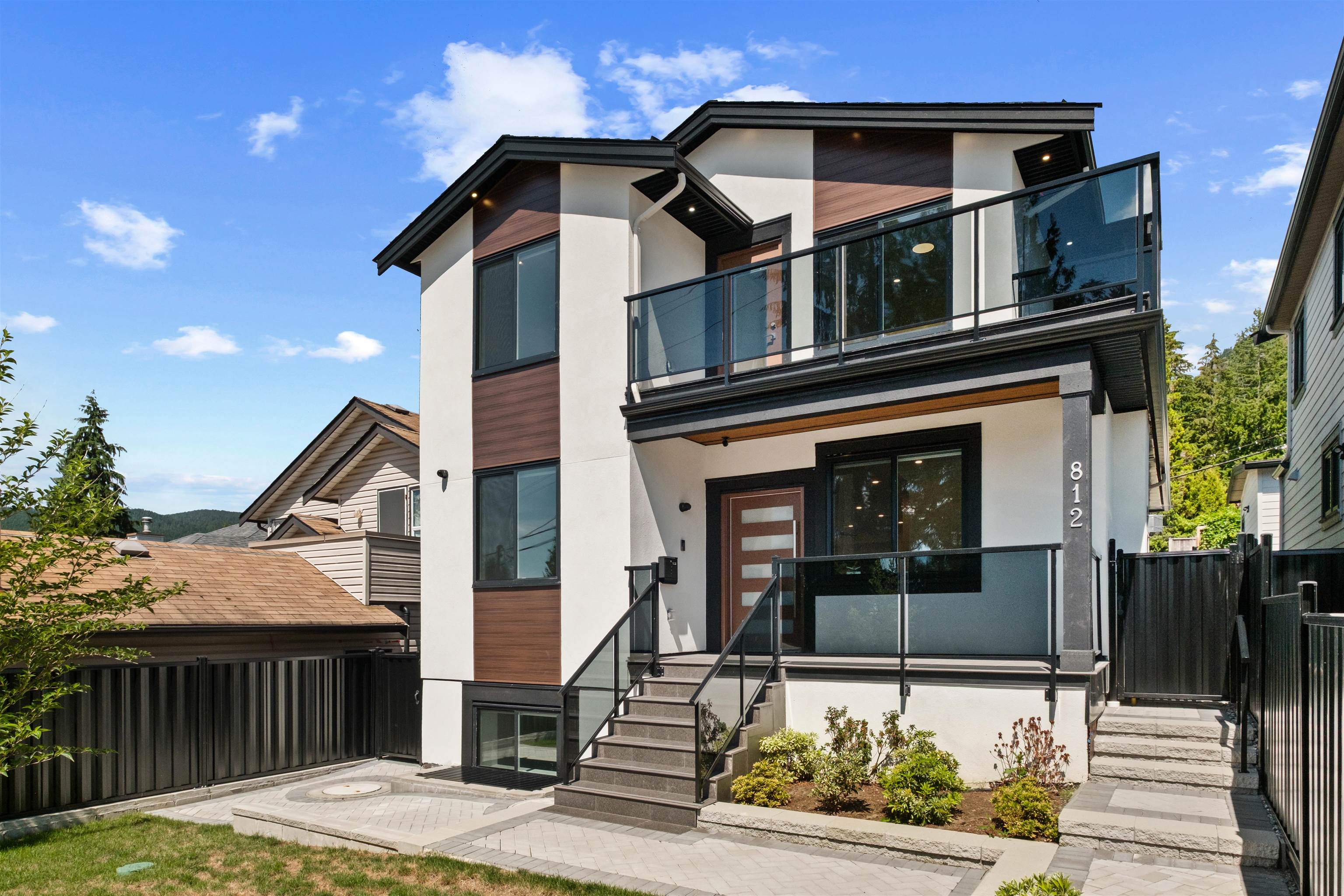 812 MONTROYAL BOULEVARD, North Vancouver BC V7R 2G6, R3152940, BC,