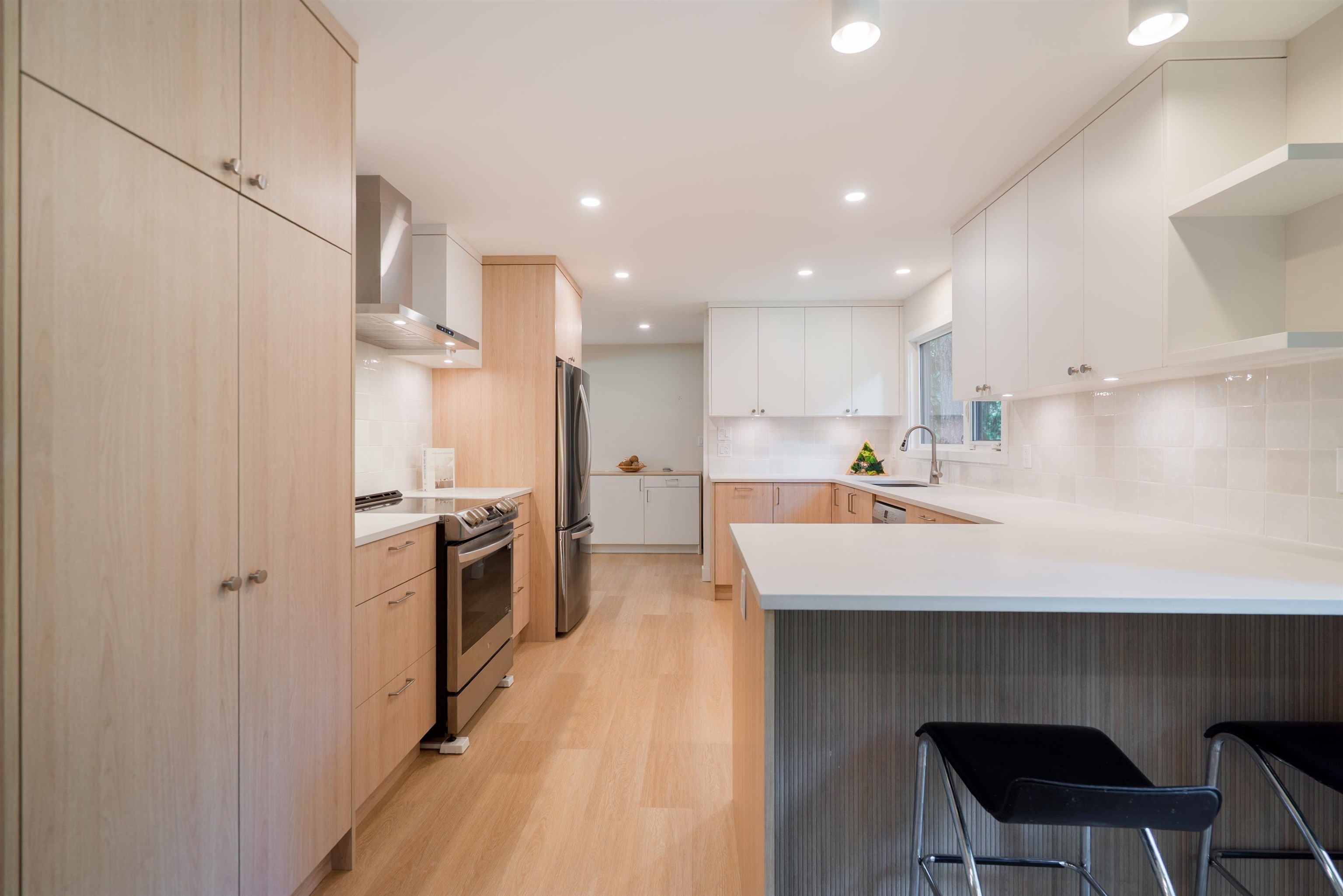 1139 HERITAGE BOULEVARD, North Vancouver BC V7J 3G8, R3153078, BC,