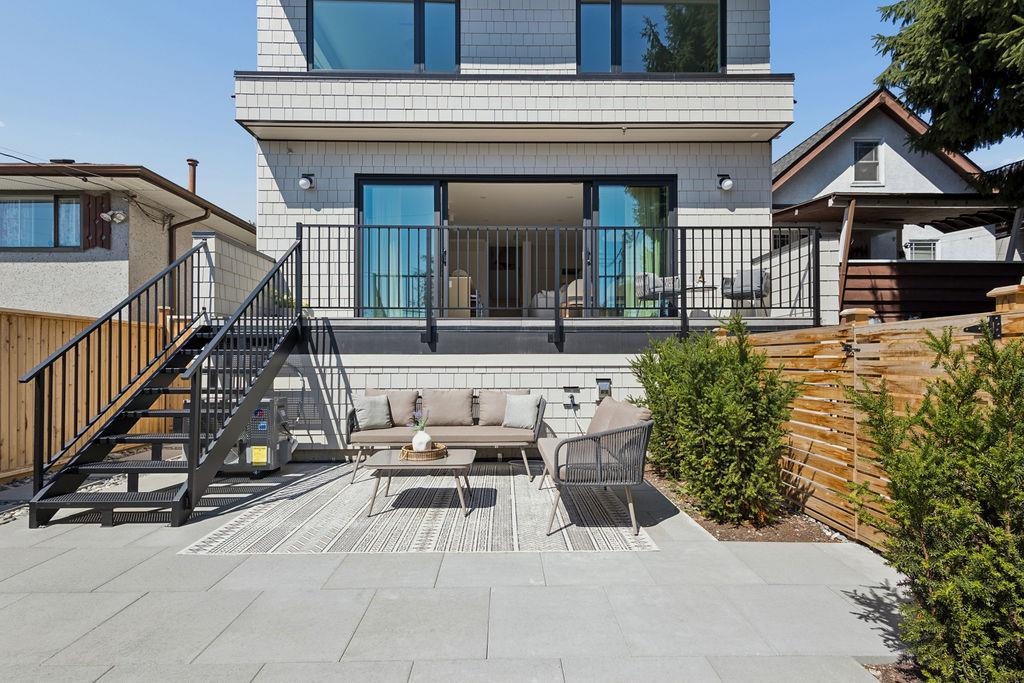 3 2124 8 AVENUE, R3153211, BC,